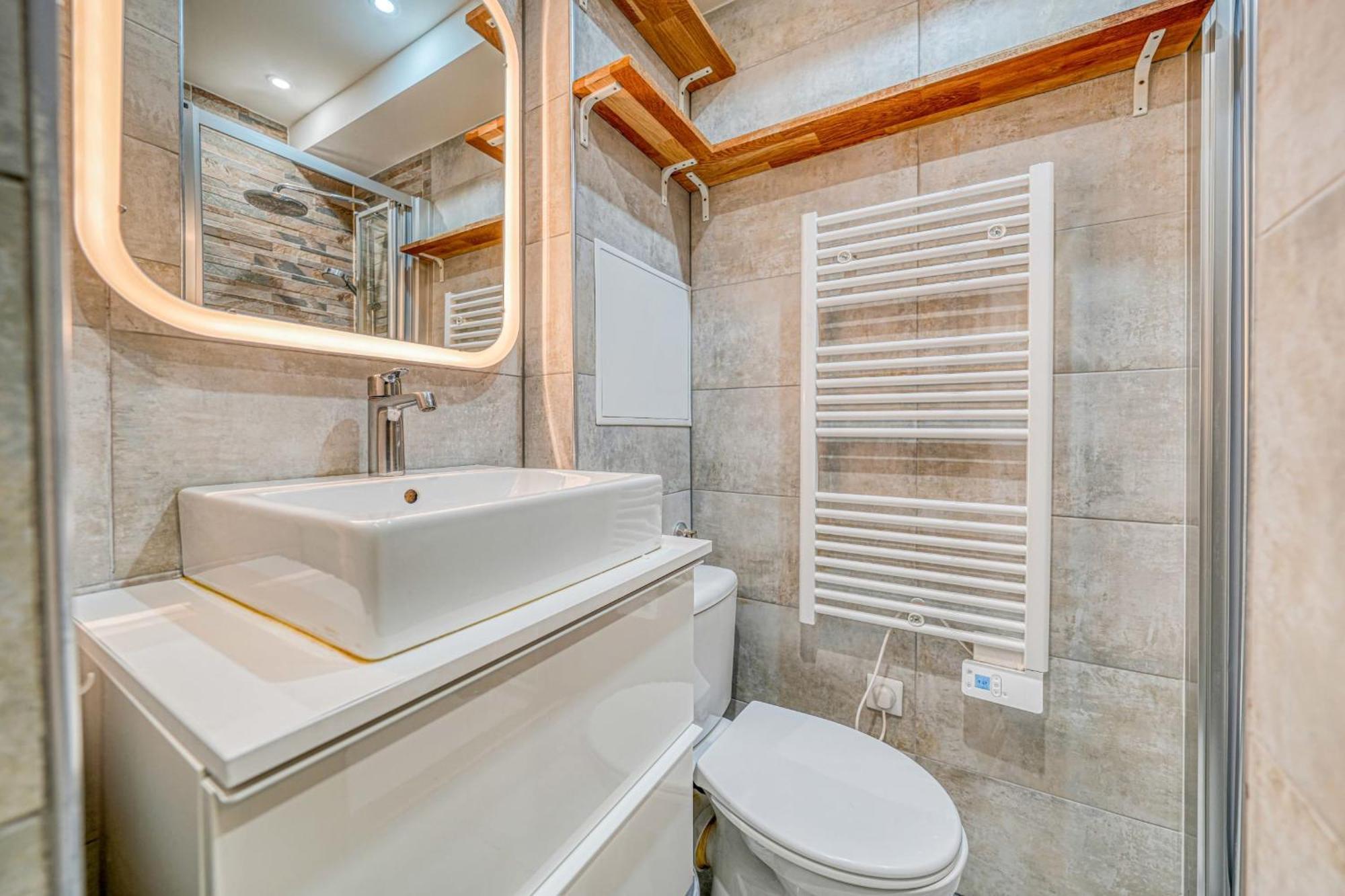 Apartment In 17th District *