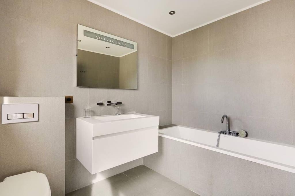 Apartment Penthouse Champs Elysees, Vue Sur Et La Tour Eiffel