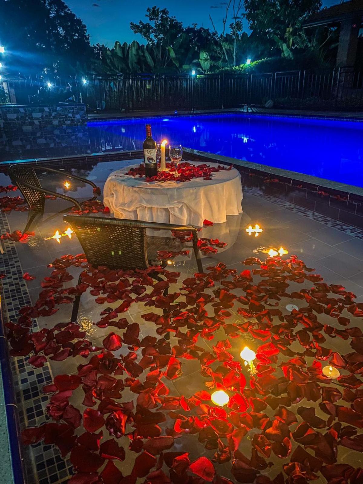Salome Hotel *