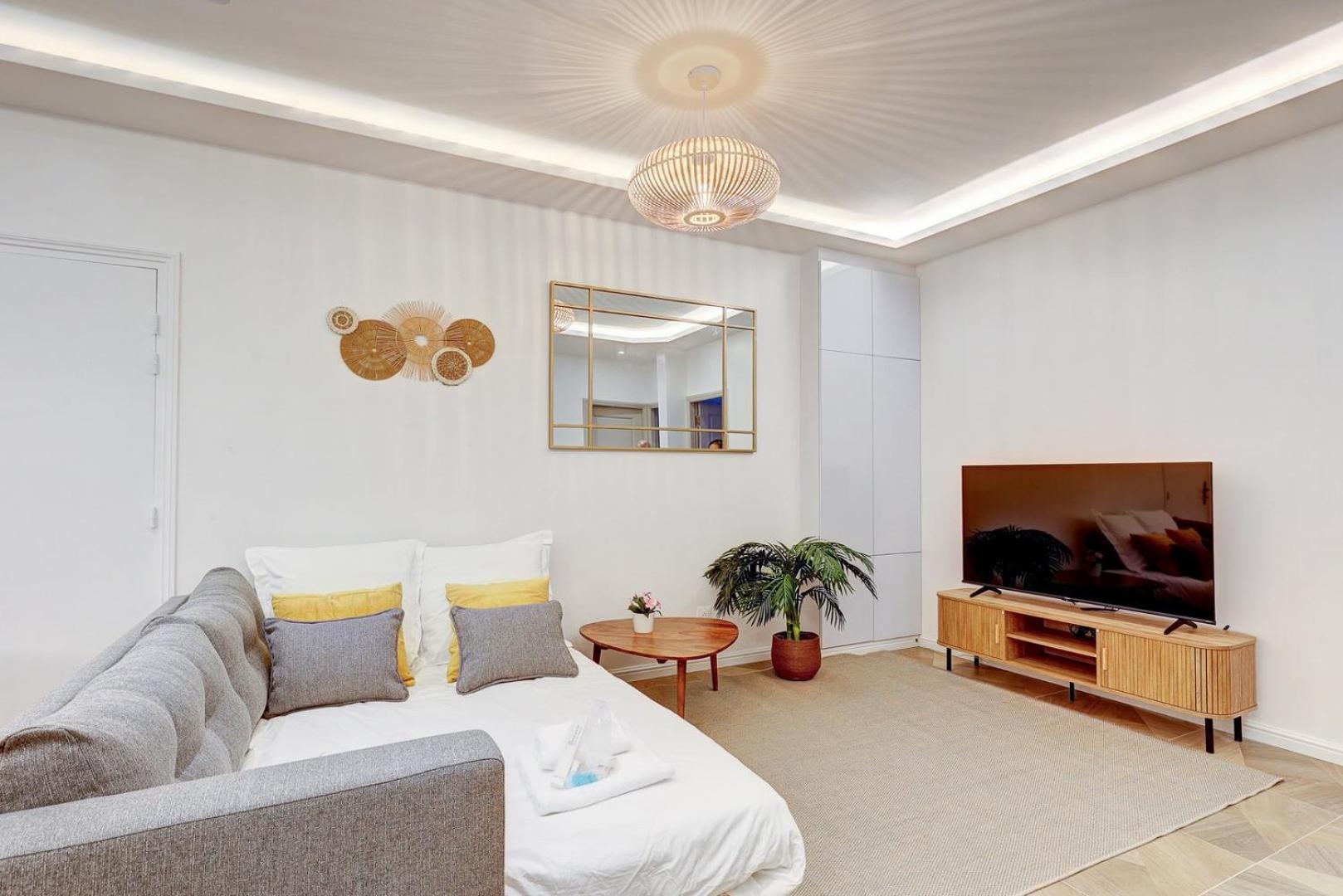 Apartment Martine Suite, Place De La Republique