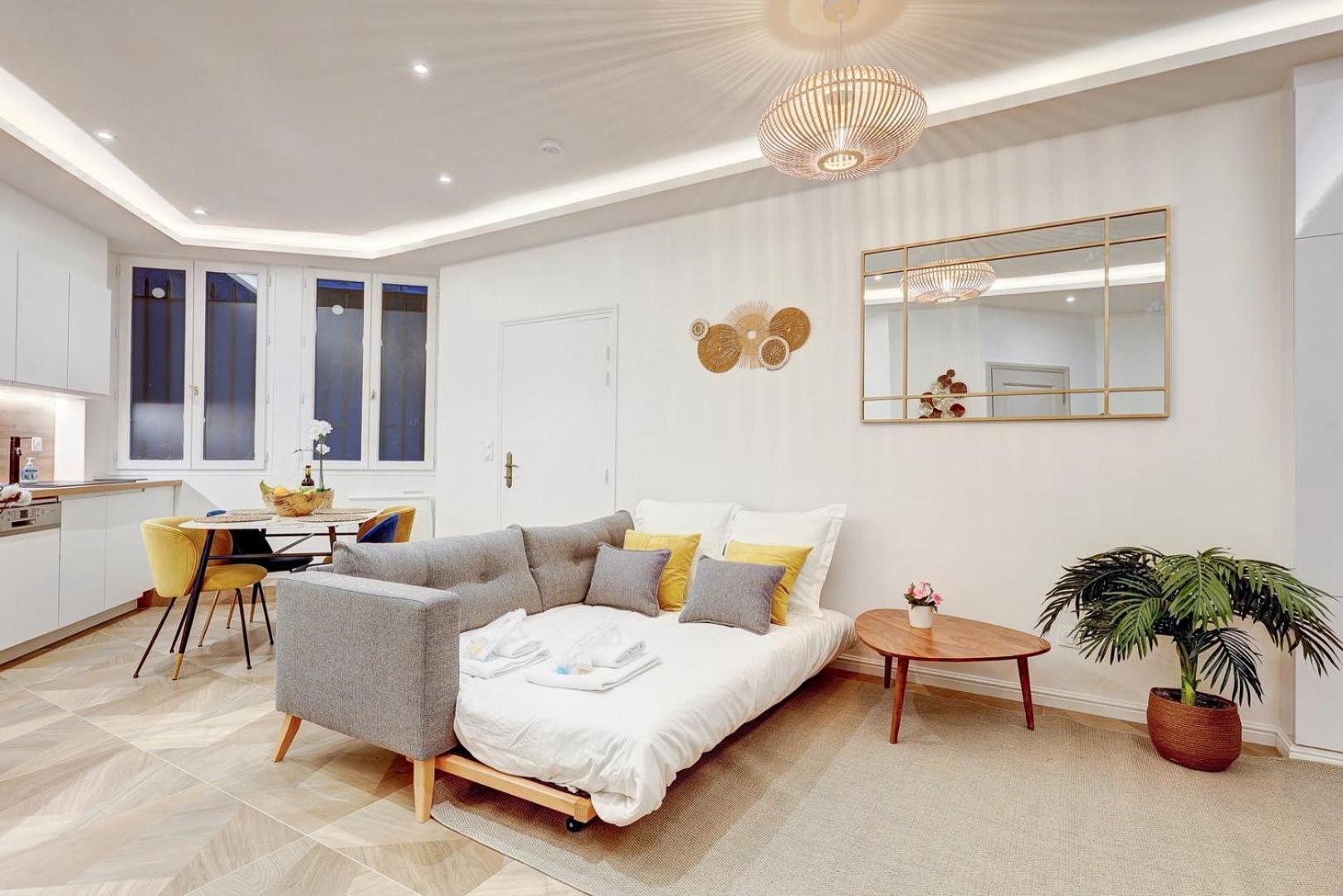 Martine Suite, Place De La Republique Paris