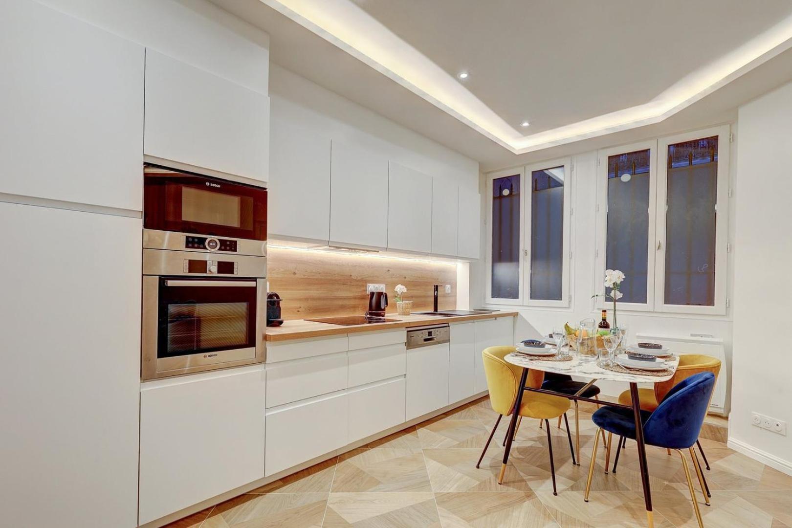 Martine Suite, Place De La Republique * Paris