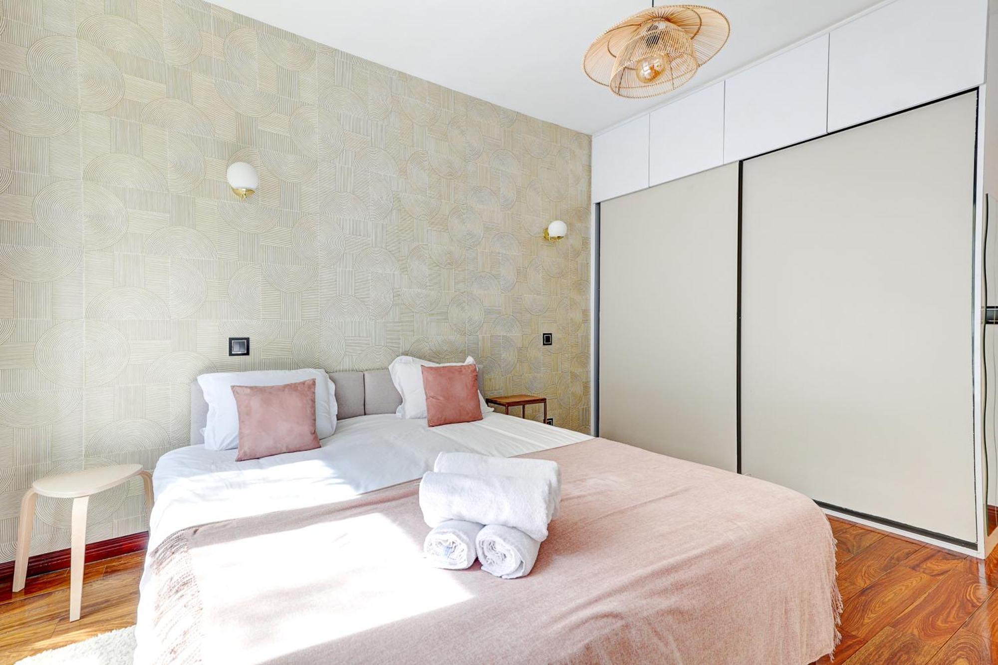 Martine Suite, Place De La Republique Paris
