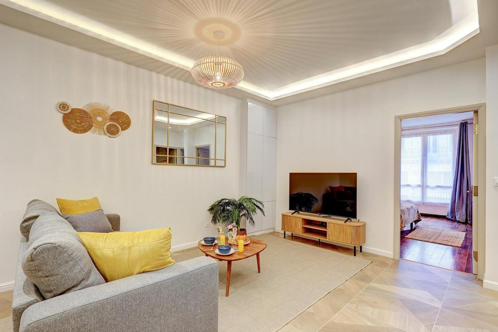 Martine Suite, Place De La Republique *