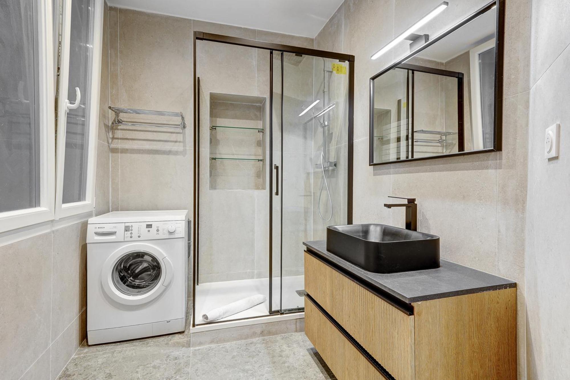 Martine Suite, Place De La Republique *
