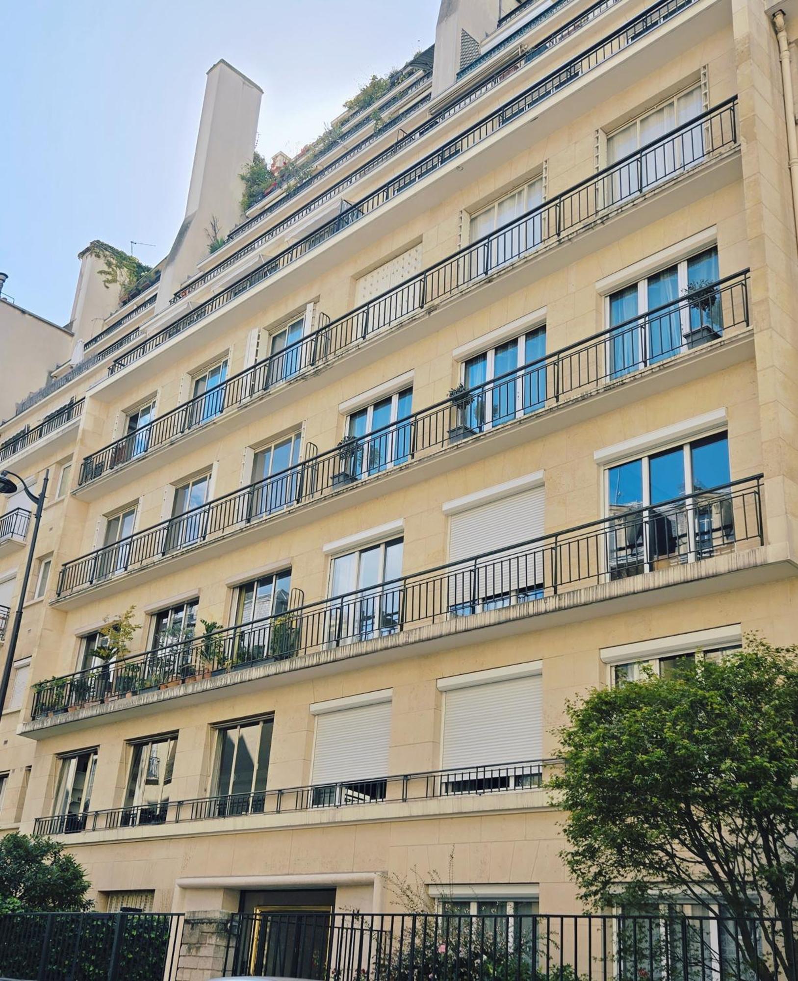 Luxury At Heart Of Apartment *