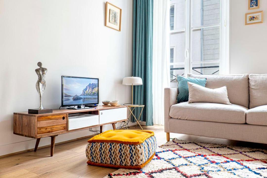 Stylish Parisian Flat In The Marais - Saint-paul Apartment