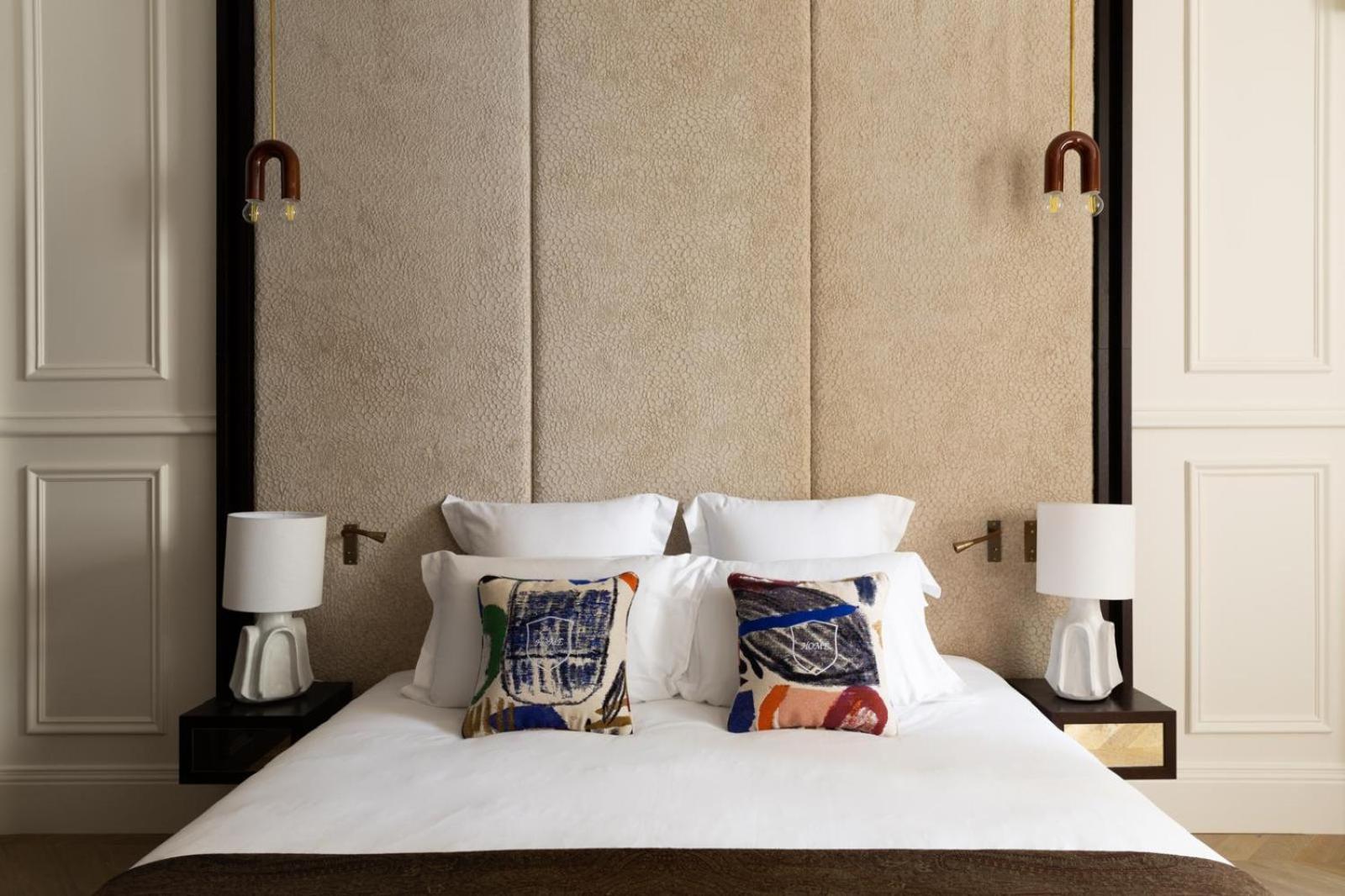 Sublim With Ac Next To Arc De Triomphe Paris