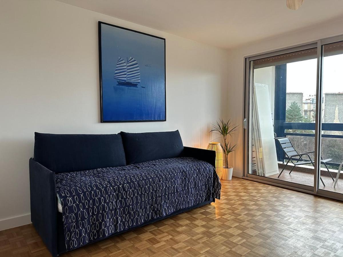 Mobility Lease- Sunny With Large Balcony, Park View At 15 *
