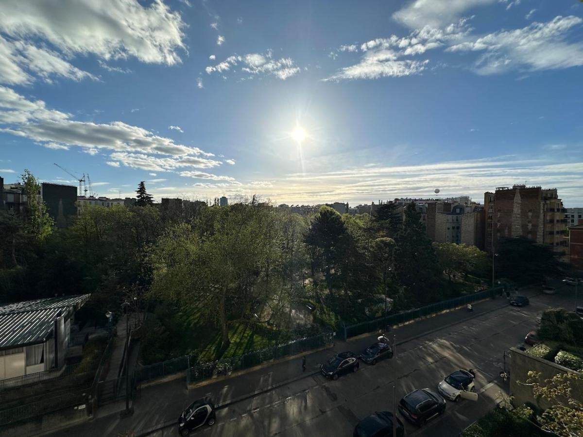 Mobility Lease- Sunny With Large Balcony, Park View At 15 *