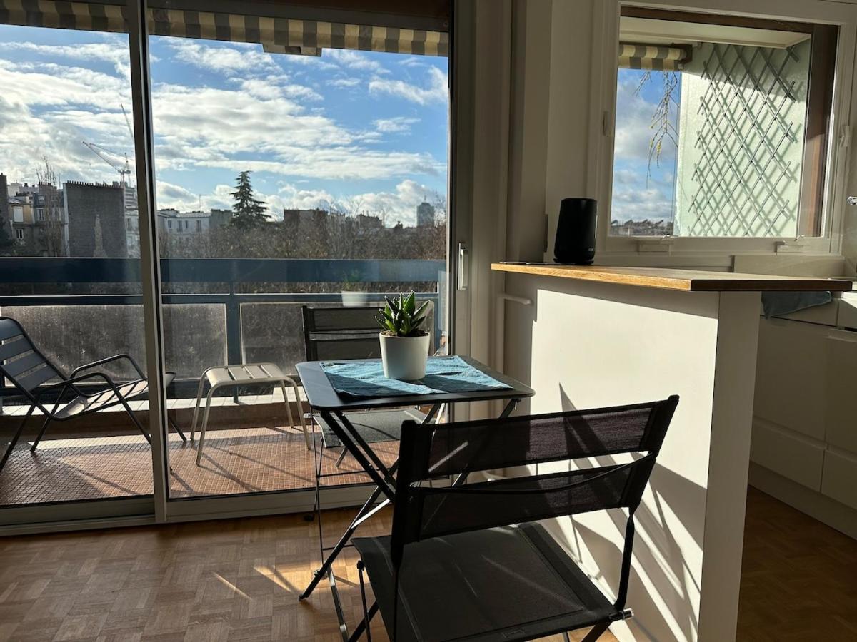 Apartment Mobility Lease- Sunny With Large Balcony, Park View At 15