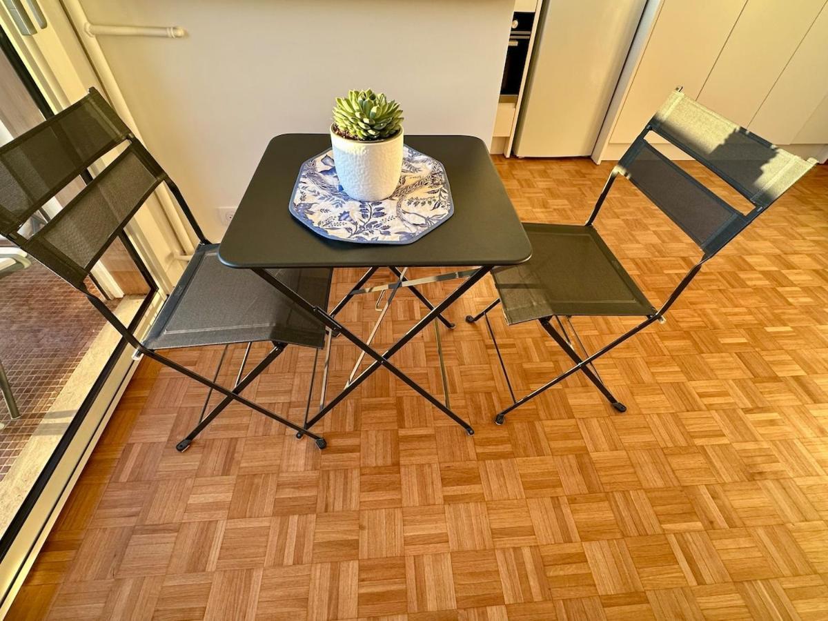 Mobility Lease- Sunny With Large Balcony, Park View At 15 Apartment