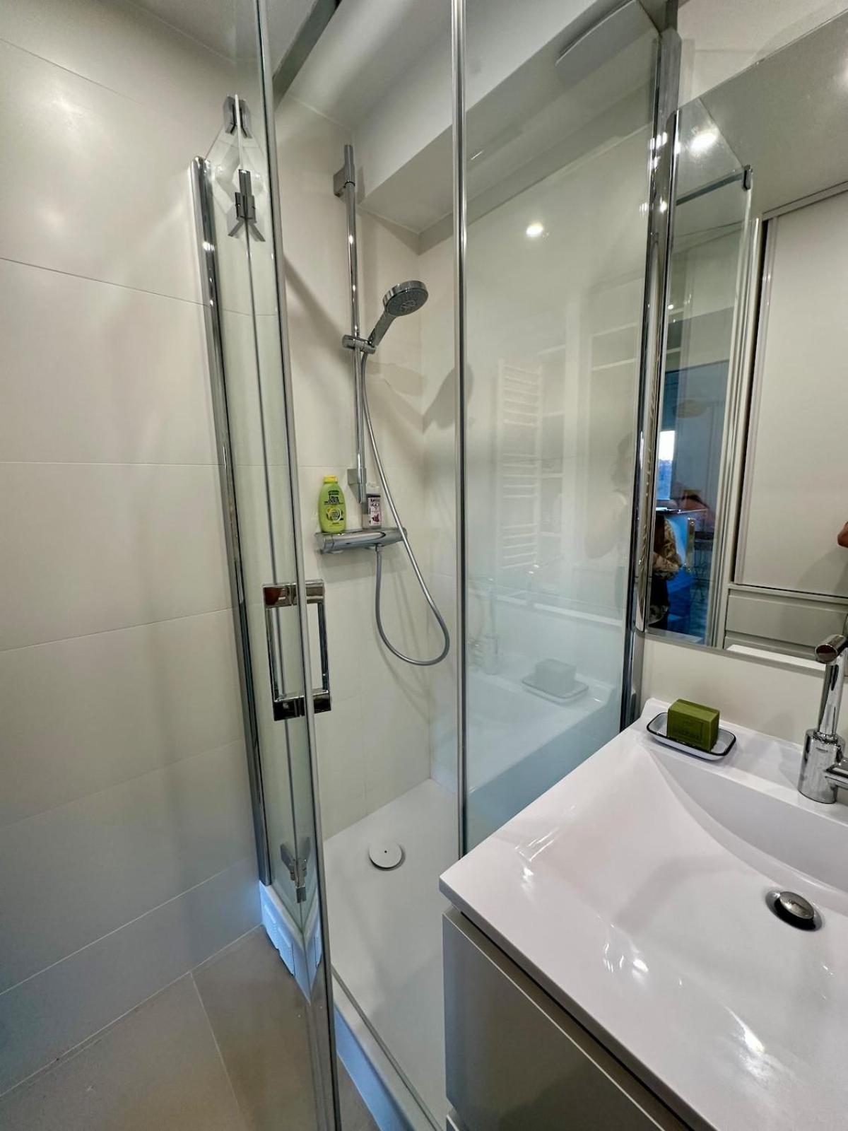 Mobility Lease- Sunny With Large Balcony, Park View At 15 Apartment Paris