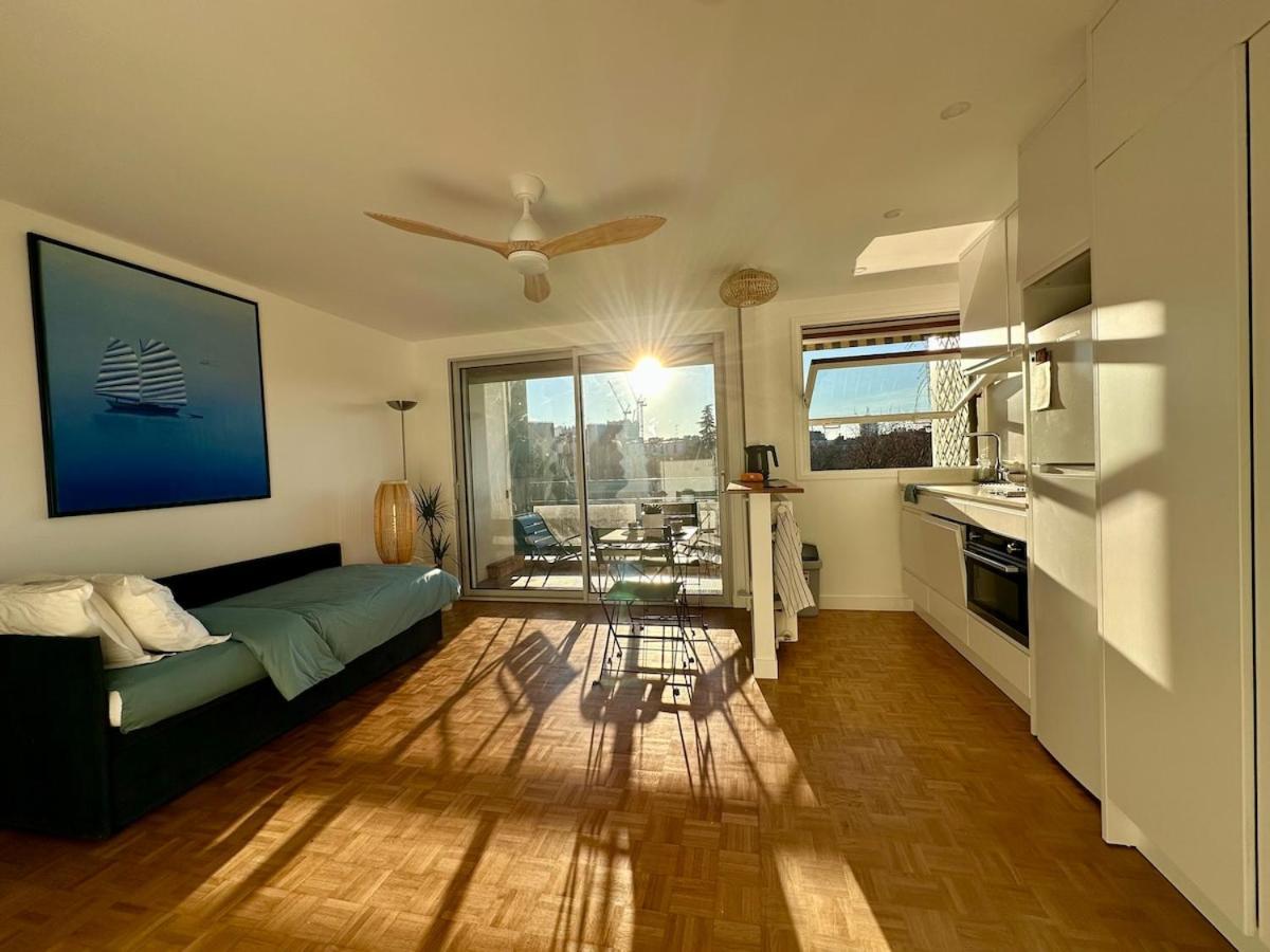 Mobility Lease- Sunny With Large Balcony, Park View At 15