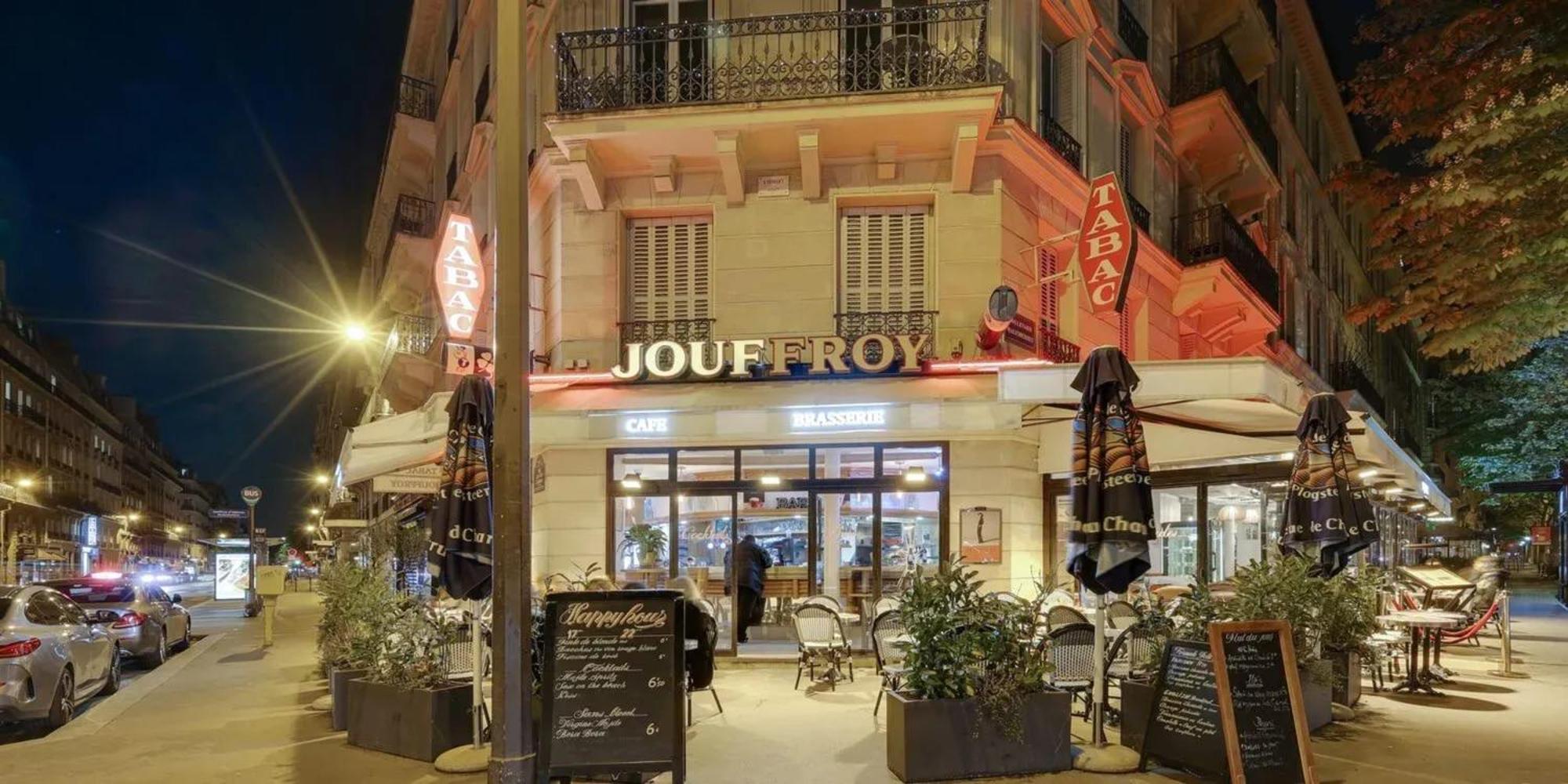Moderne A Pres Des Champs-elysees Paris