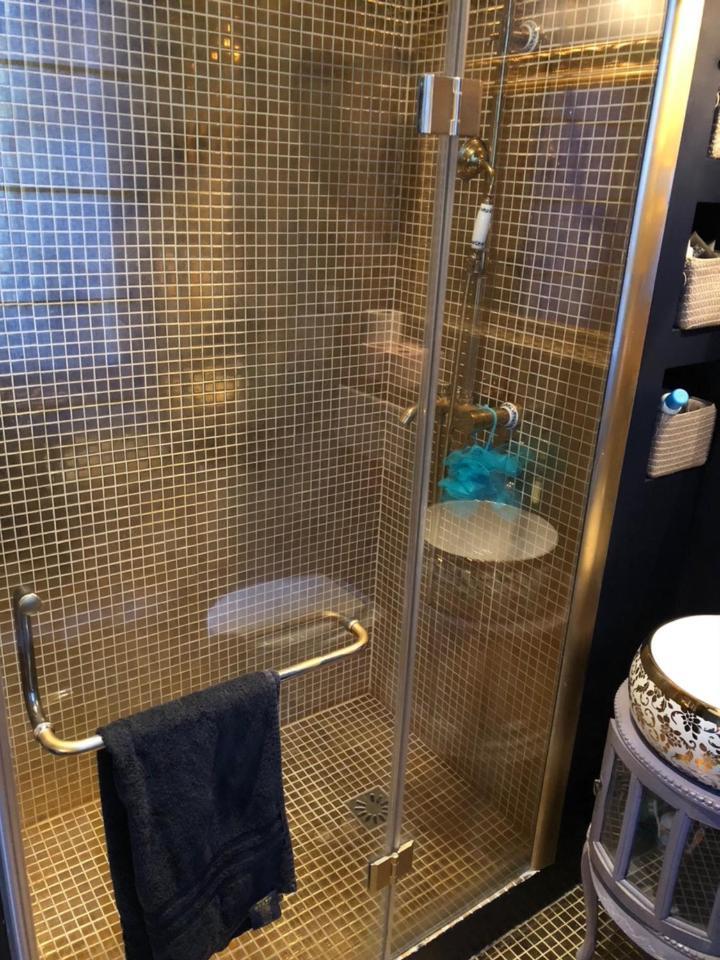 B - Louvre Museum Homestay *