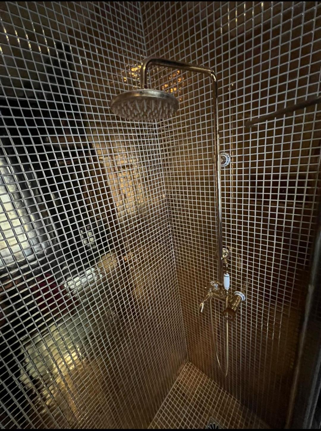 Hospedagem domiciliar S - Louvre Museum - Shared Bathroom With Host Paris