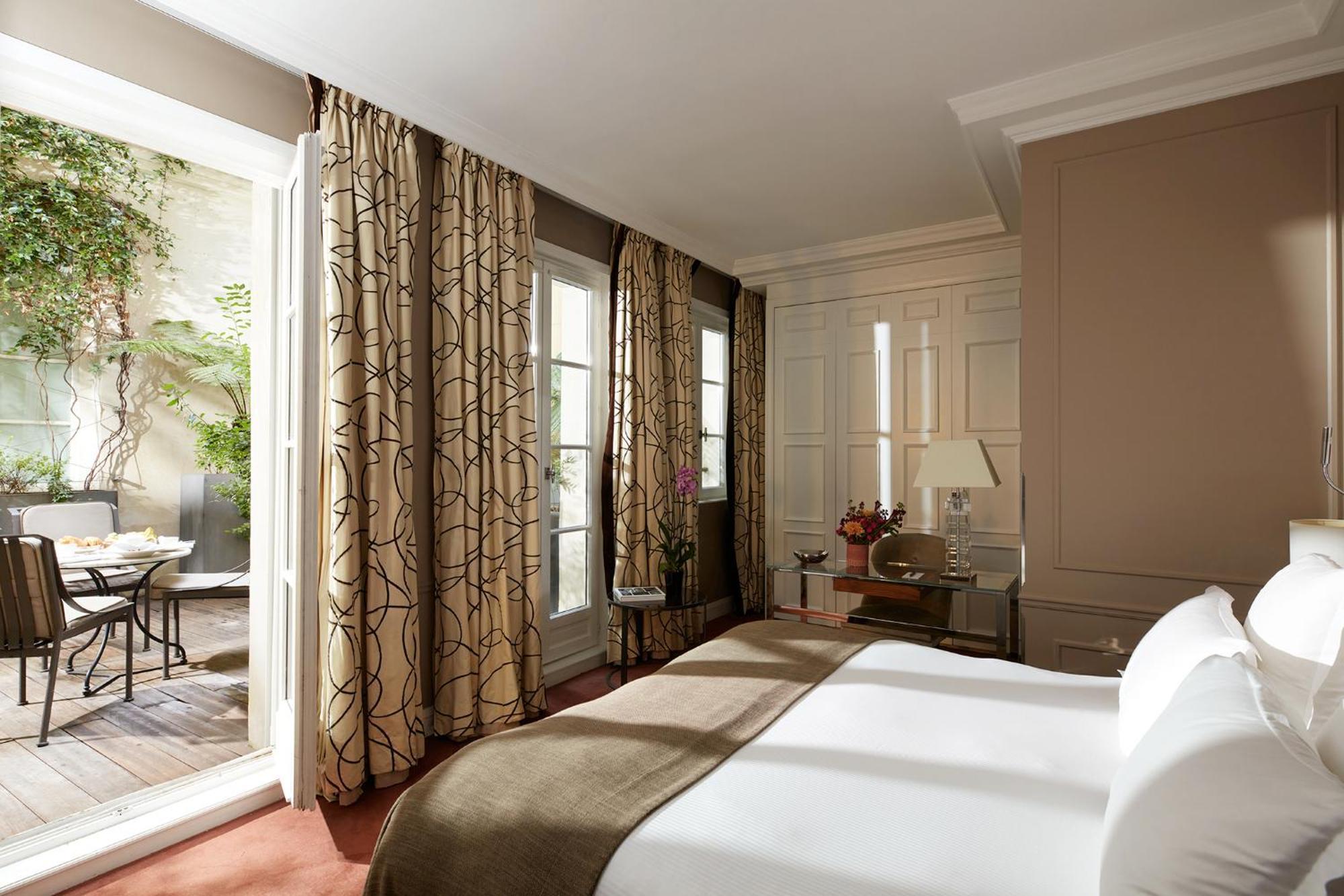 Hotel Le Burgundy Paris