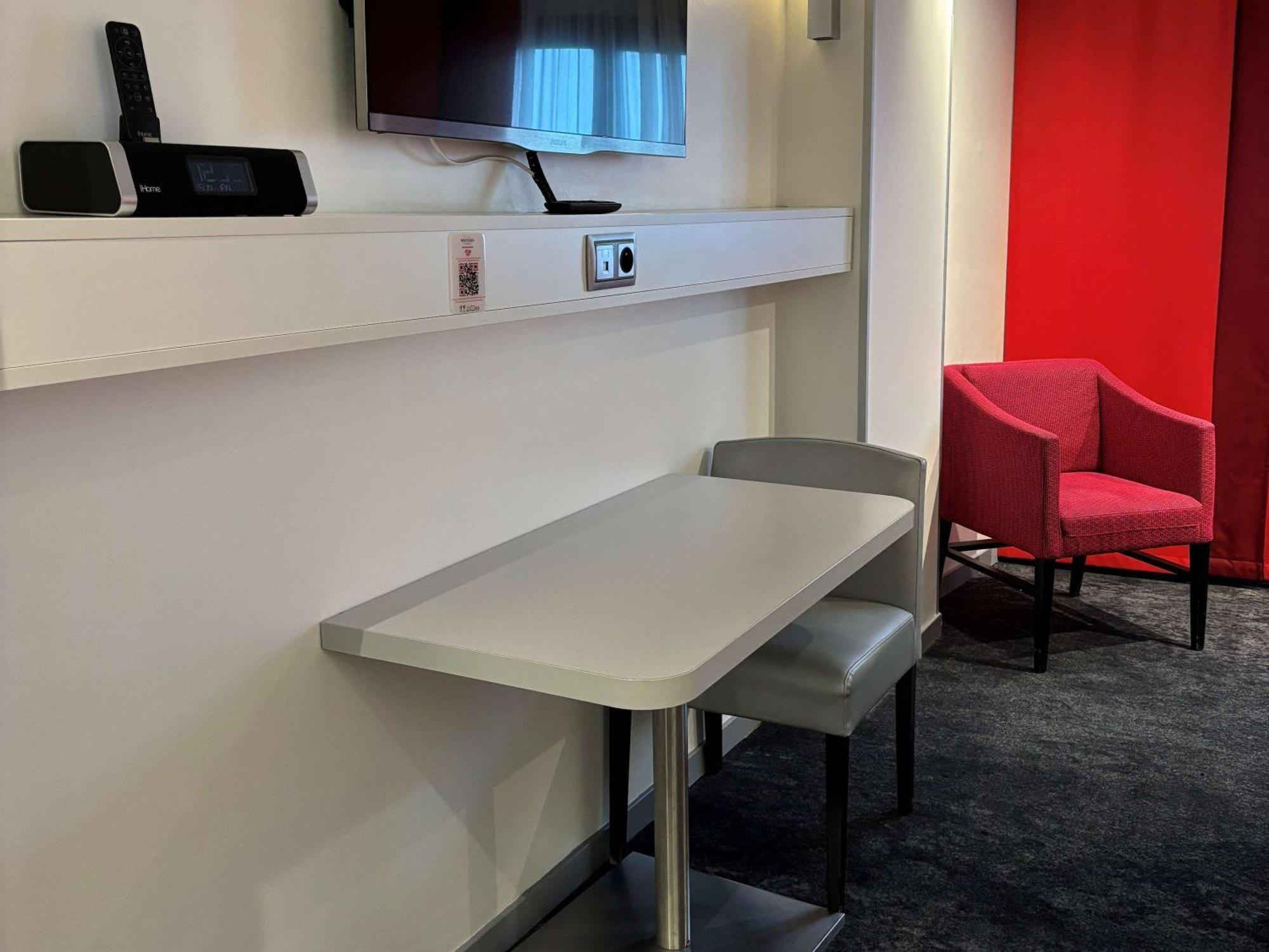 Hotel Mercure Montmartre Sacre Coeur 4*