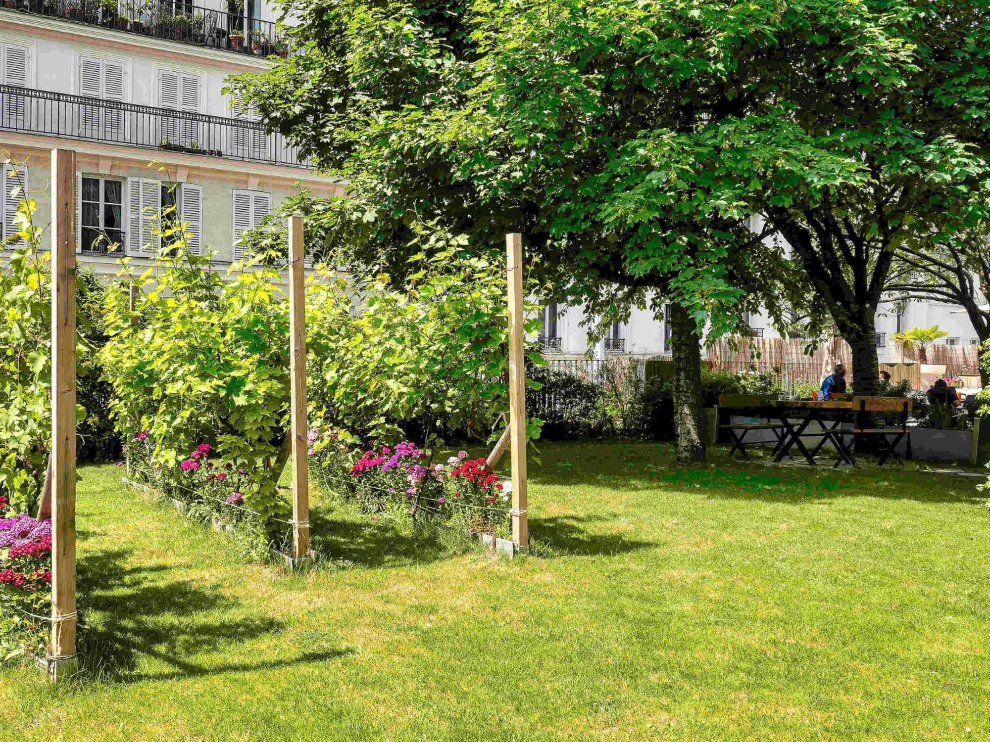 Hotel Mercure Montmartre Sacre Coeur 4*