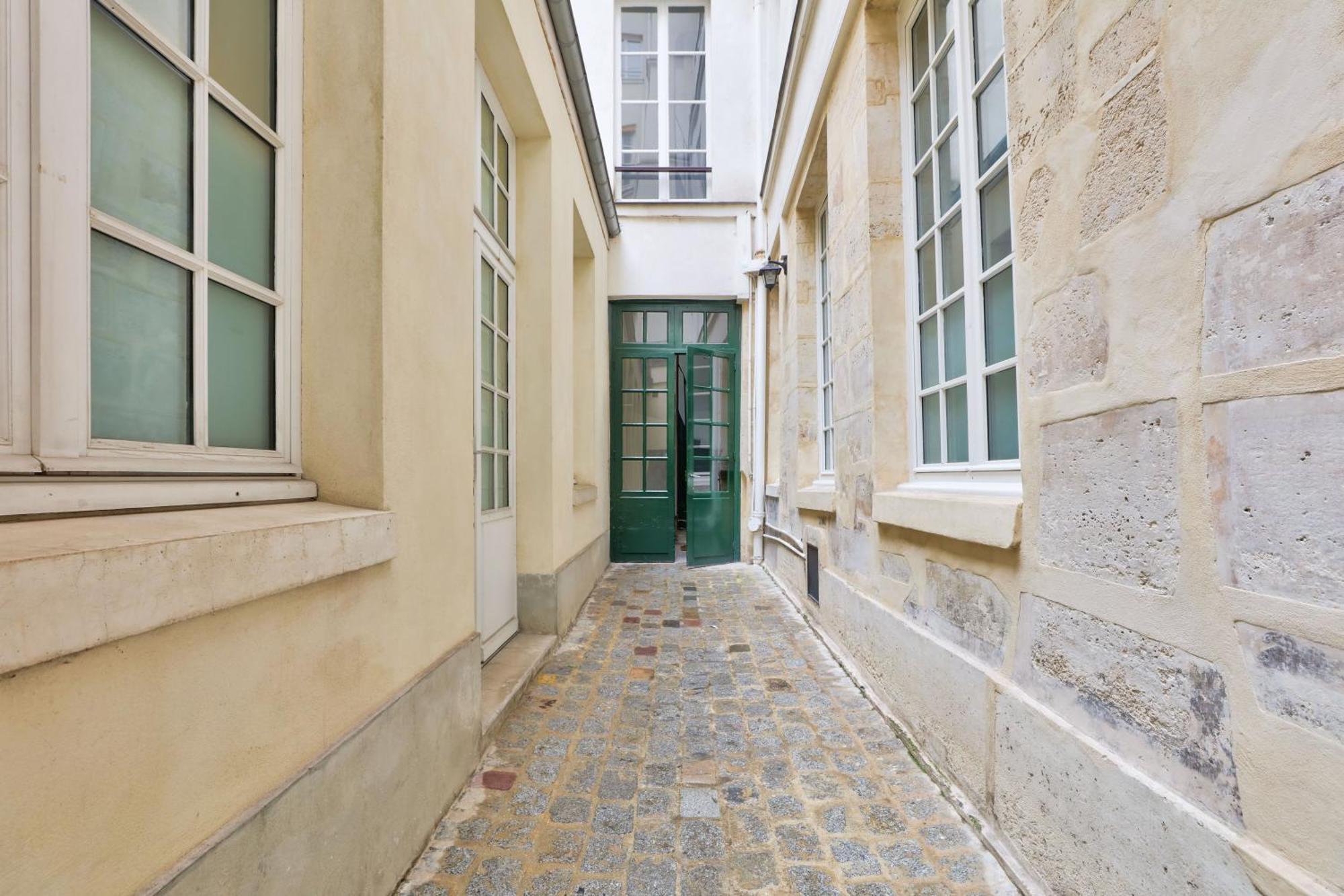 New & Design In The Heart Of Le Marais Apartment Paris