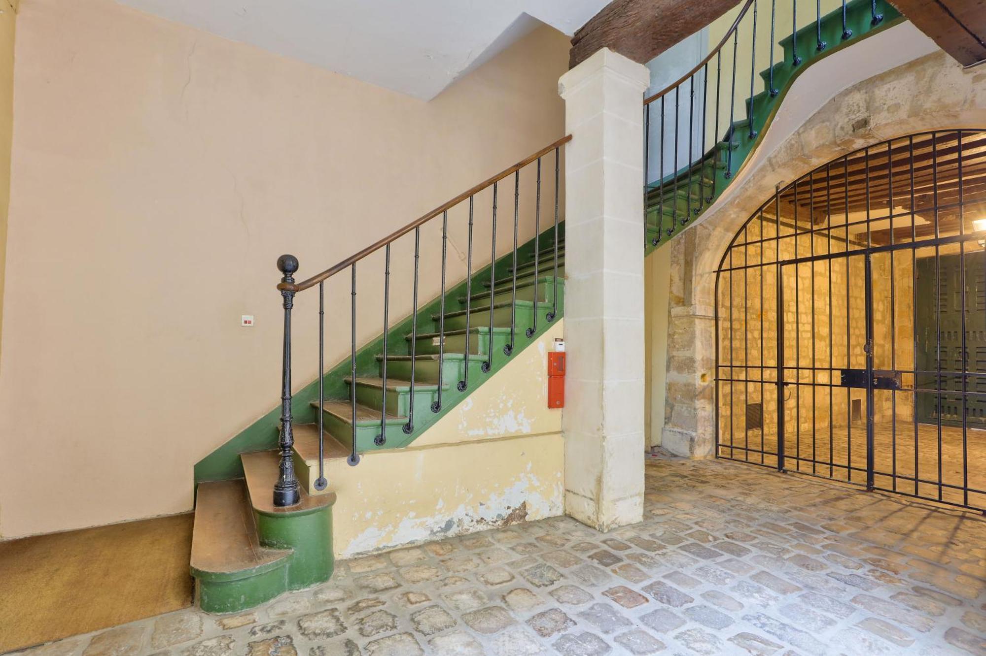 Apartment New & Design In The Heart Of Le Marais