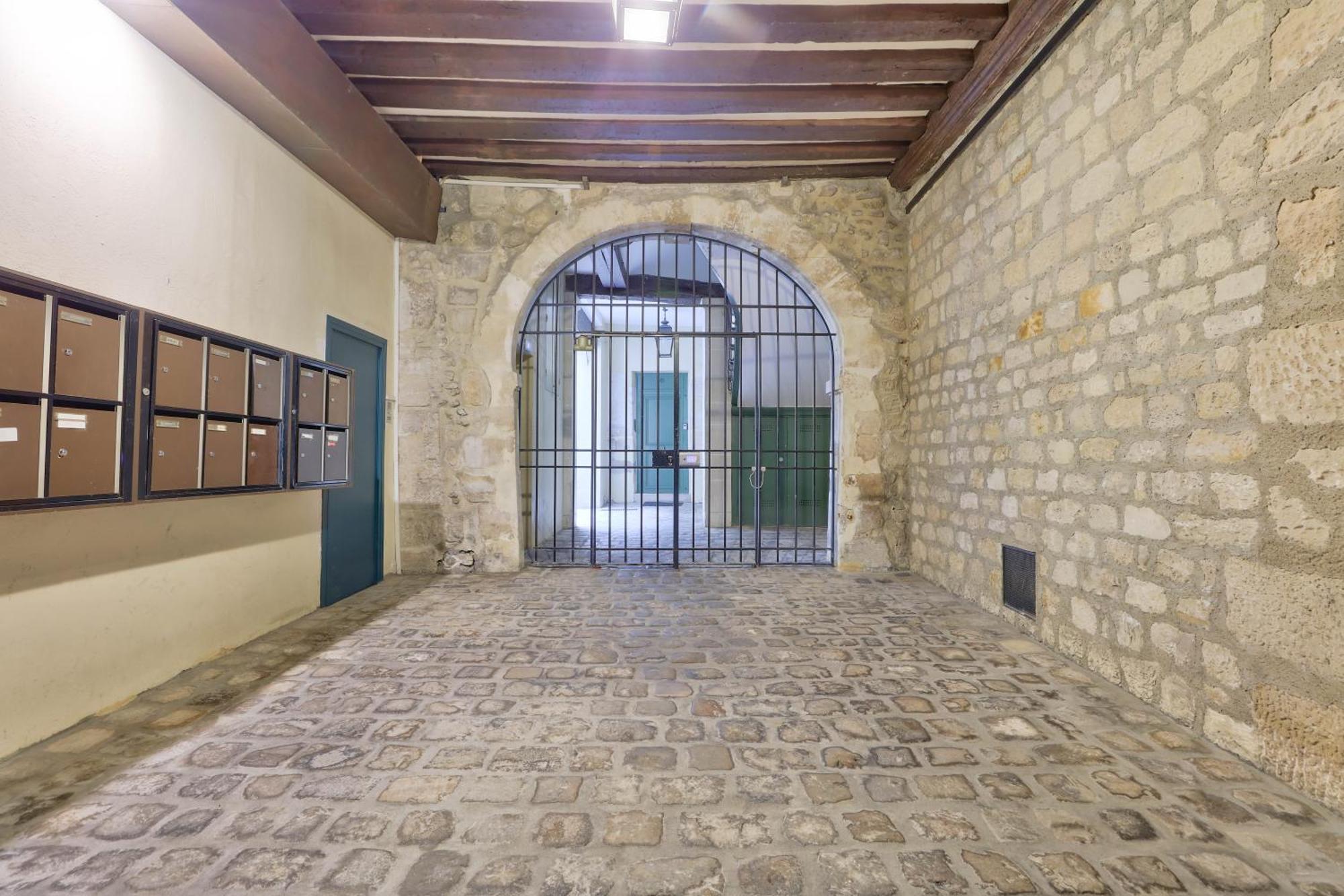 New & Design In The Heart Of Le Marais Apartment *