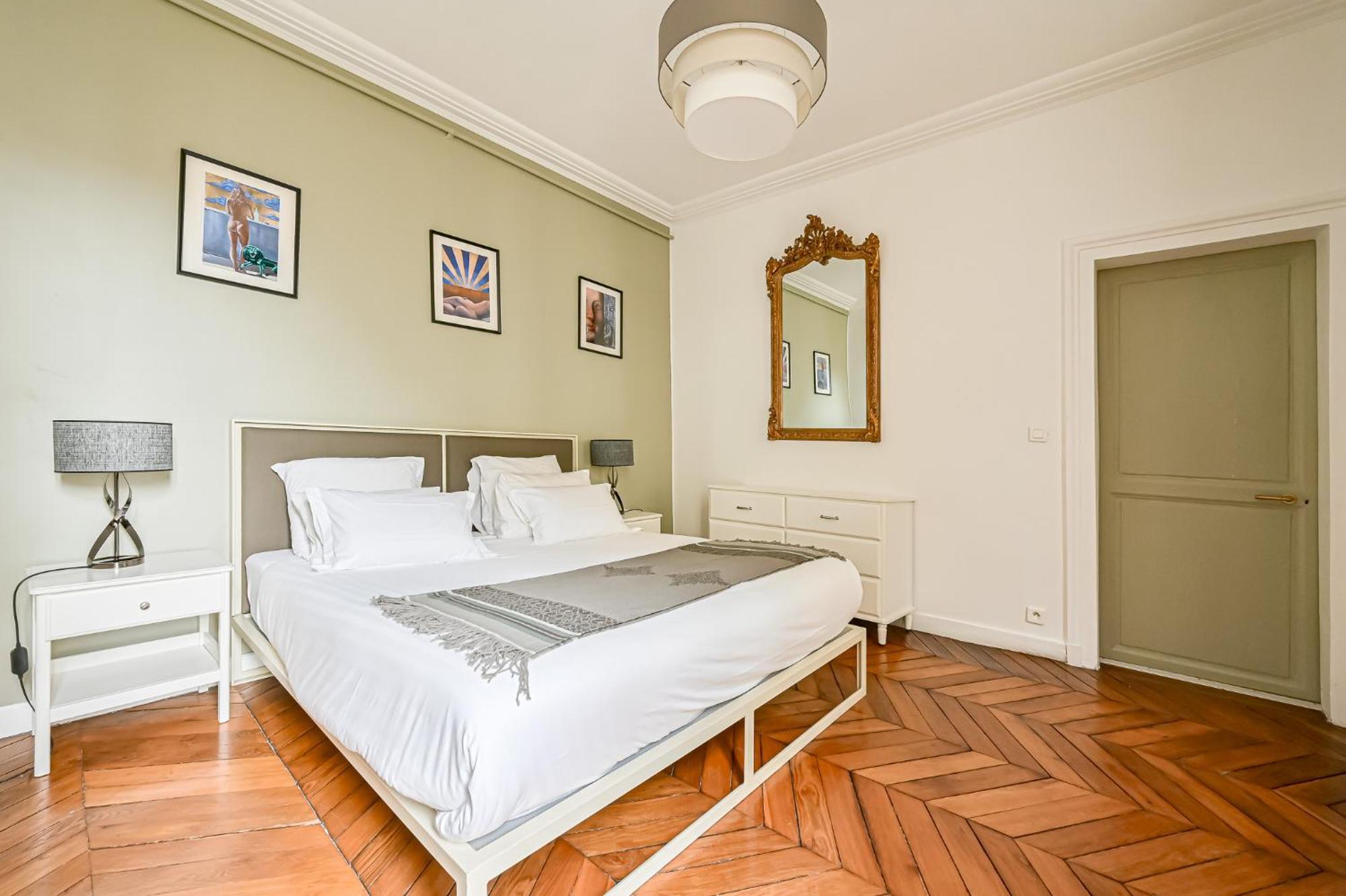 De Luxe - Assemblee Nationale Appartement