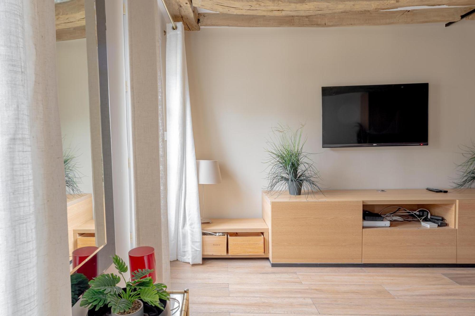 Heart Of Paris, Montorgueil, Charming Duplex Apartment