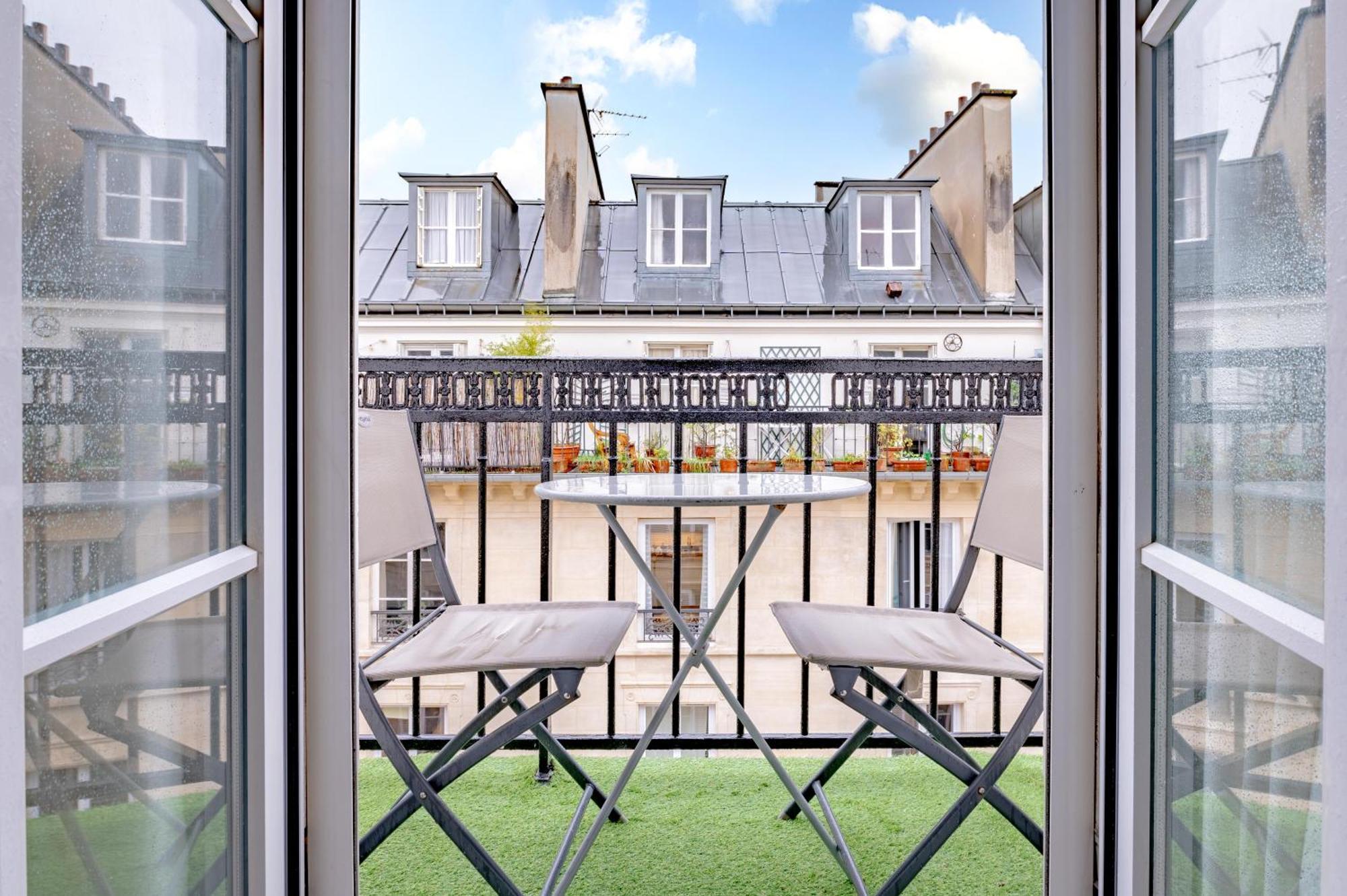 Heart Of Paris, Montorgueil, Charming Duplex Apartment Paris