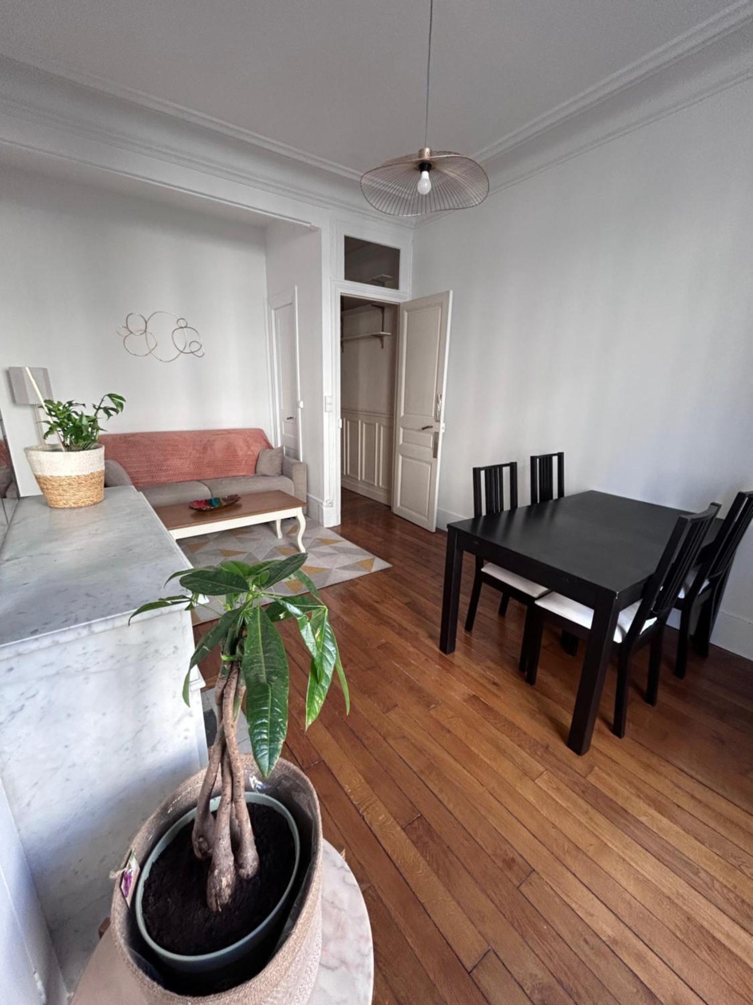 Centre Village Saint Martin Apartment Paris