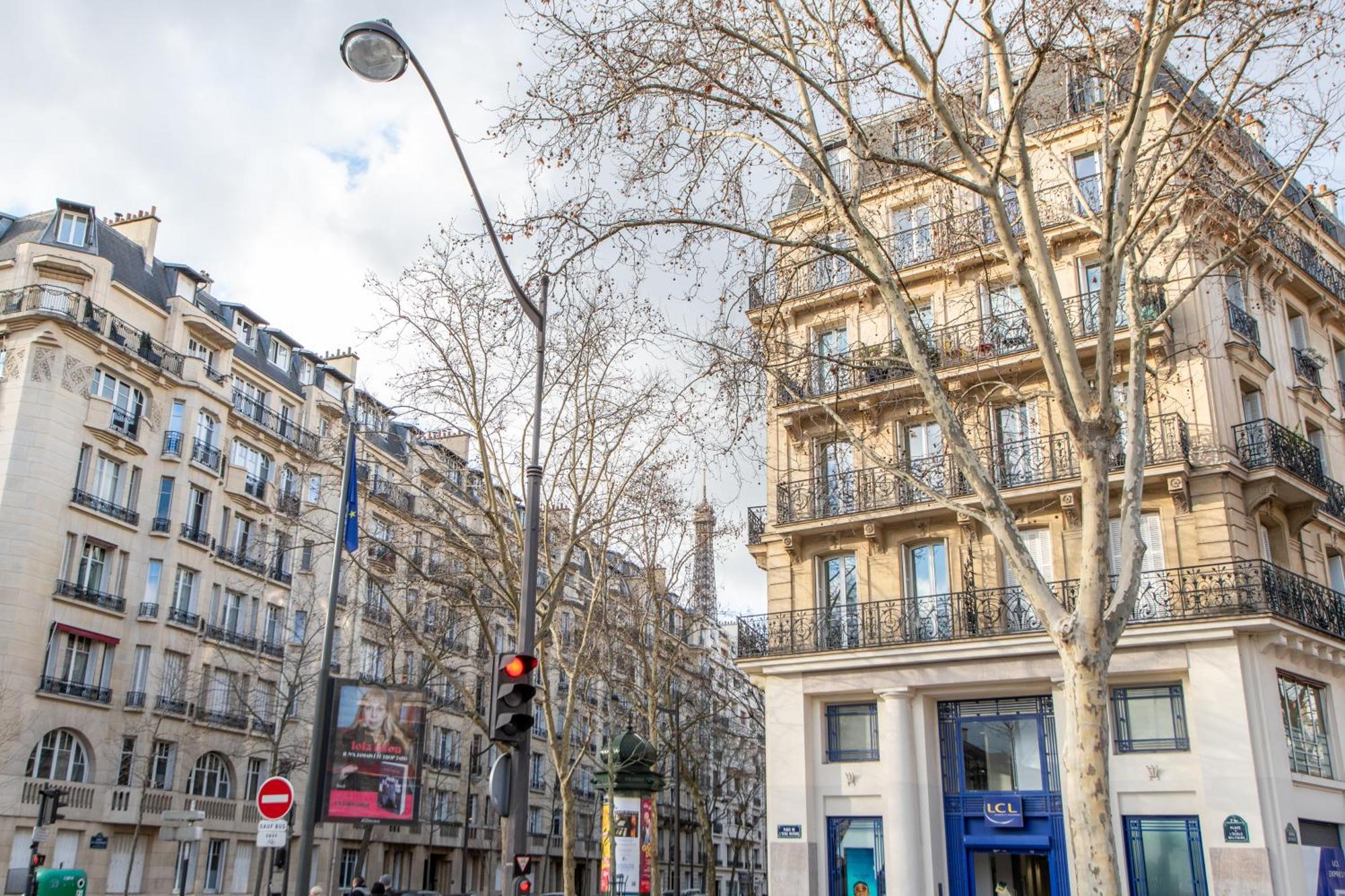 Stunning Tiny - 5 Min To Eiffel Tower - Sleeps 2p * Paris