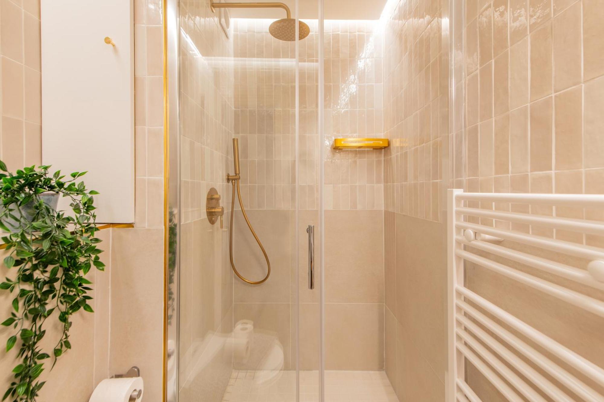 Stunning Tiny - 5 Min To Eiffel Tower - Sleeps 2p Paris