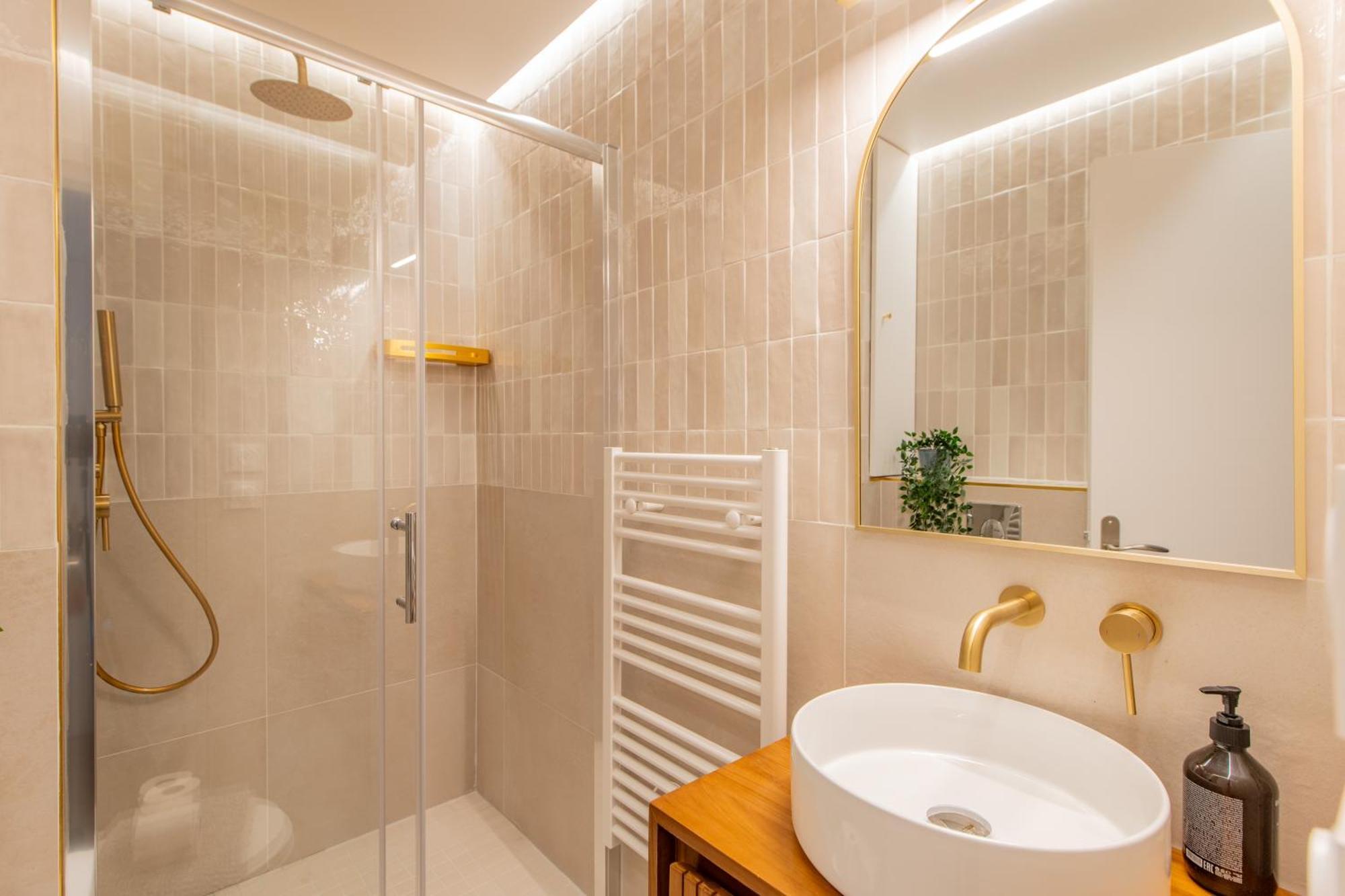 Apartment Stunning Tiny - 5 Min To Eiffel Tower - Sleeps 2p *