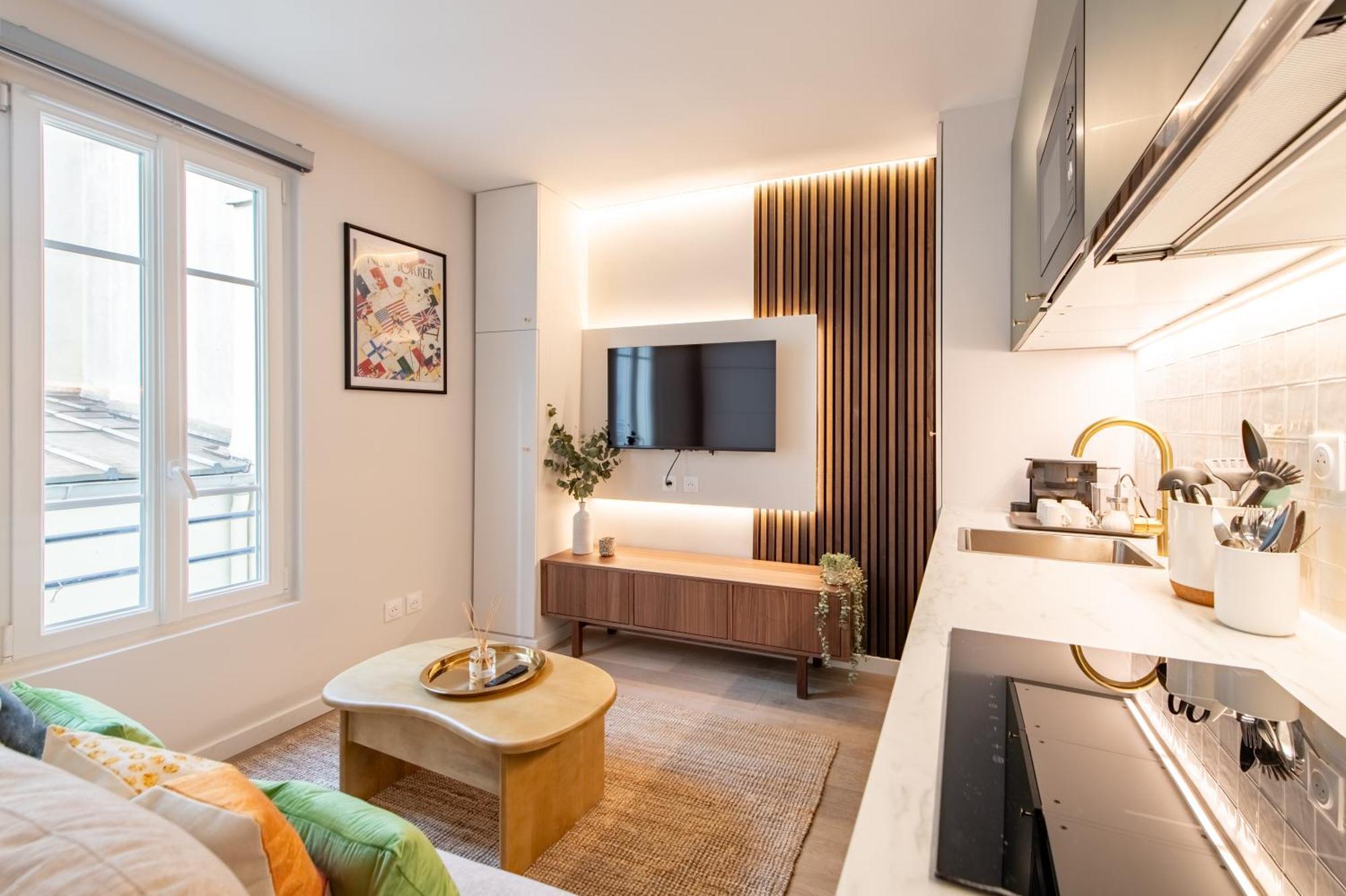 Stunning Tiny - 5 Min To Eiffel Tower - Sleeps 2p Paris