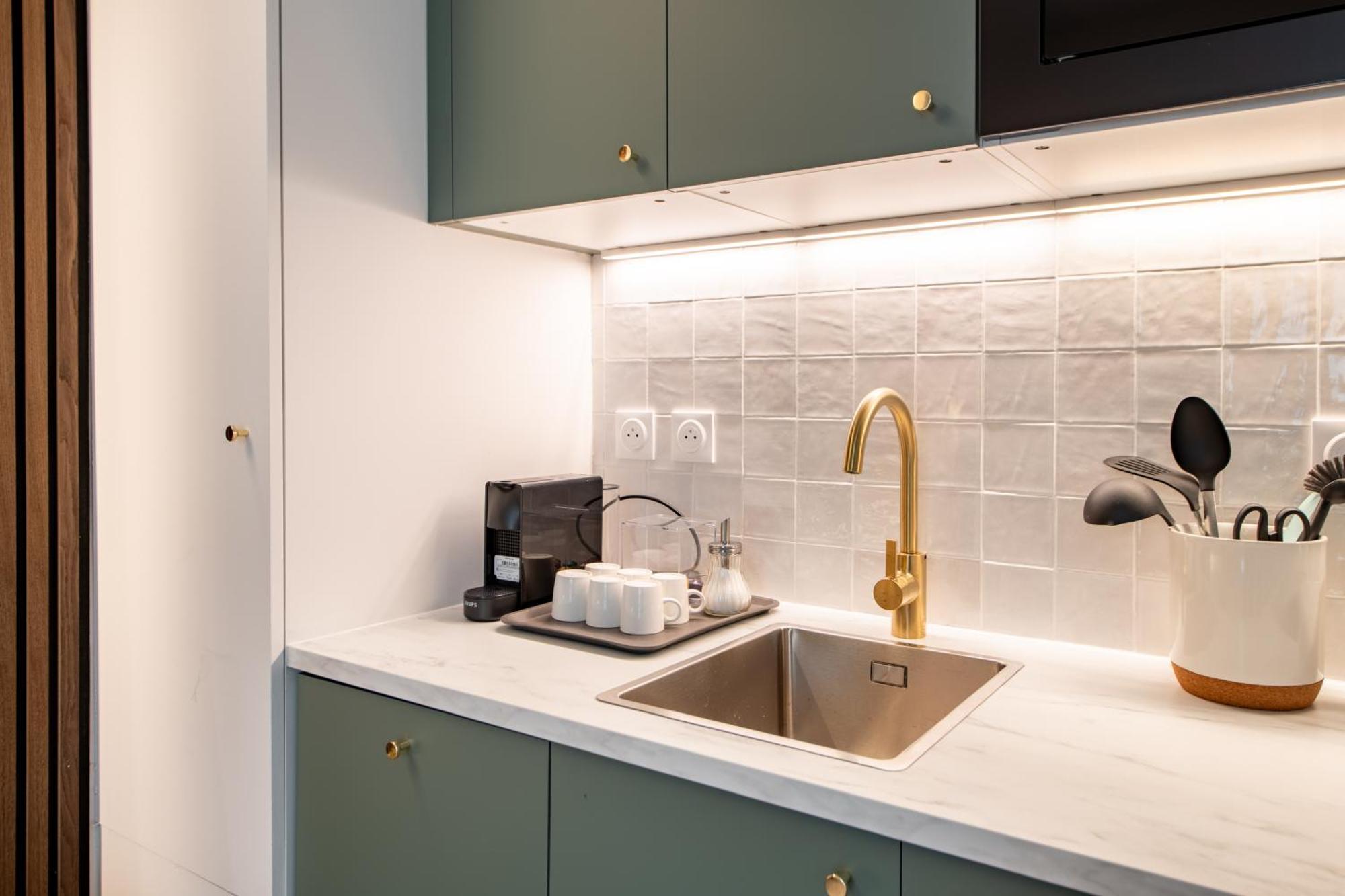 Stunning Tiny - 5 Min To Eiffel Tower - Sleeps 2p Apartment