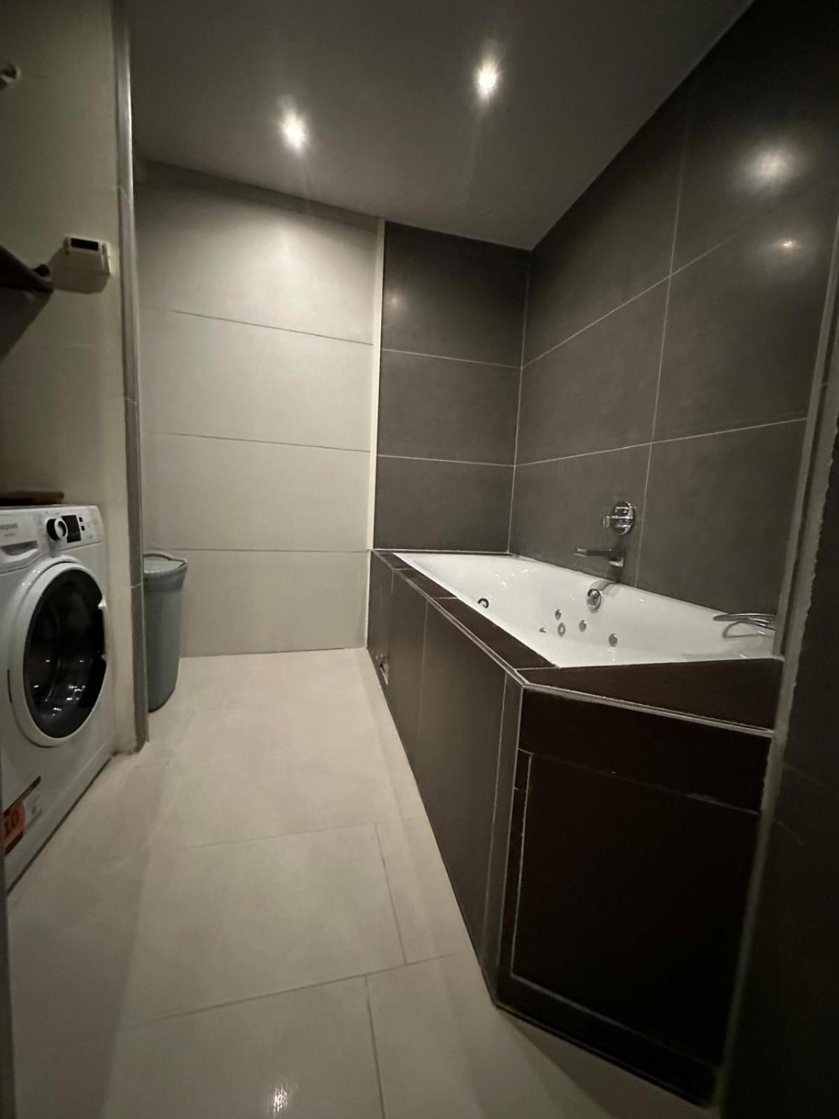Les Champs Elysees-125m2 Modern And Spacious Paris