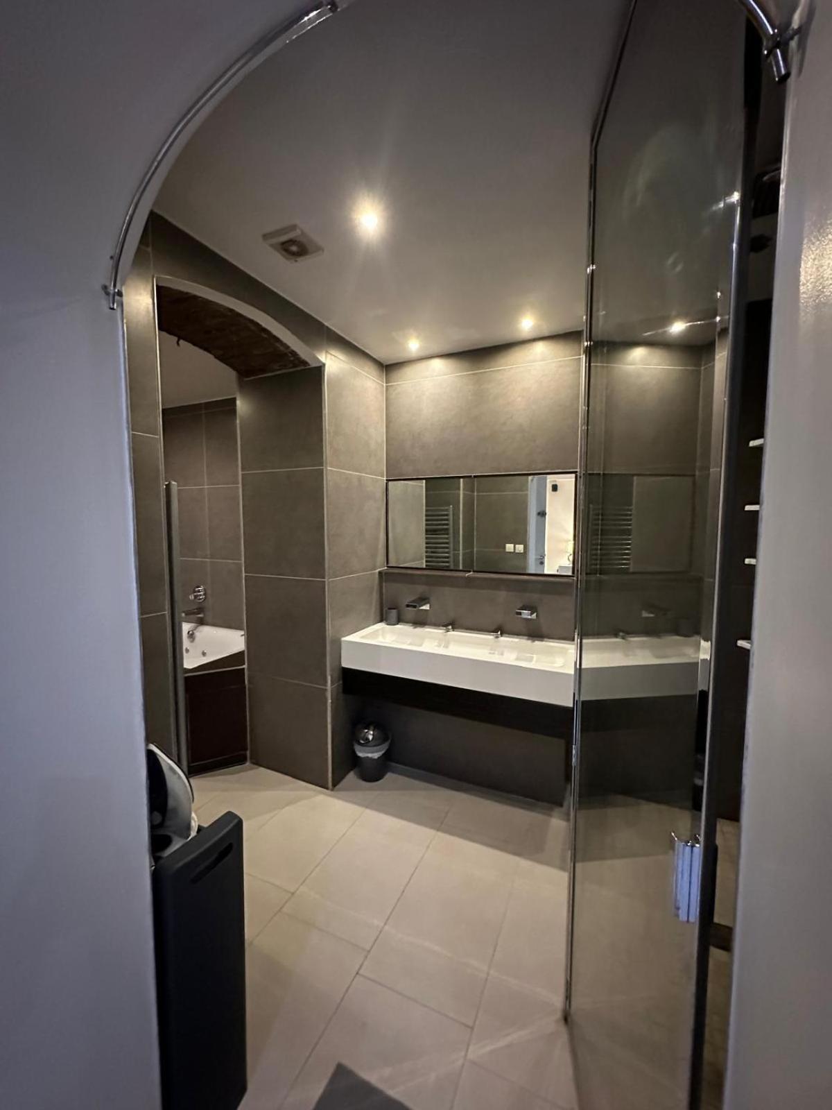 Les Champs Elysees-125m2 Modern And Spacious Appartement *