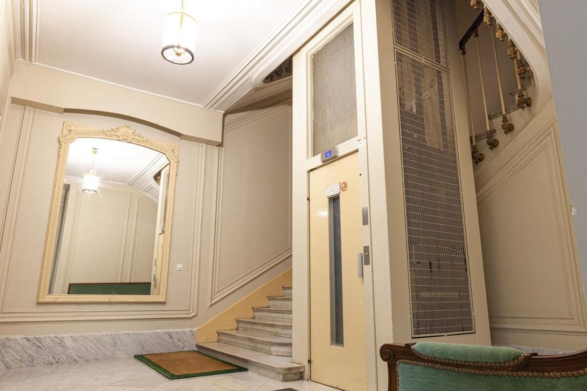Champs Elysees - Av De Friedland Apartment *