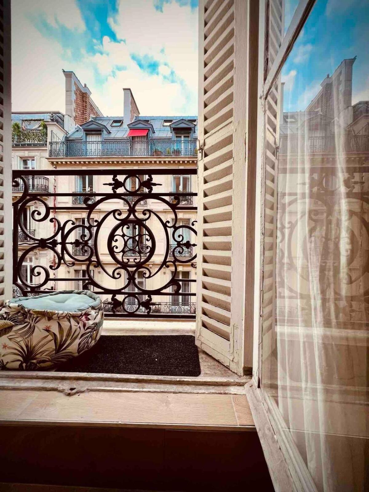 Champs Elysees - Av De Friedland Apartment