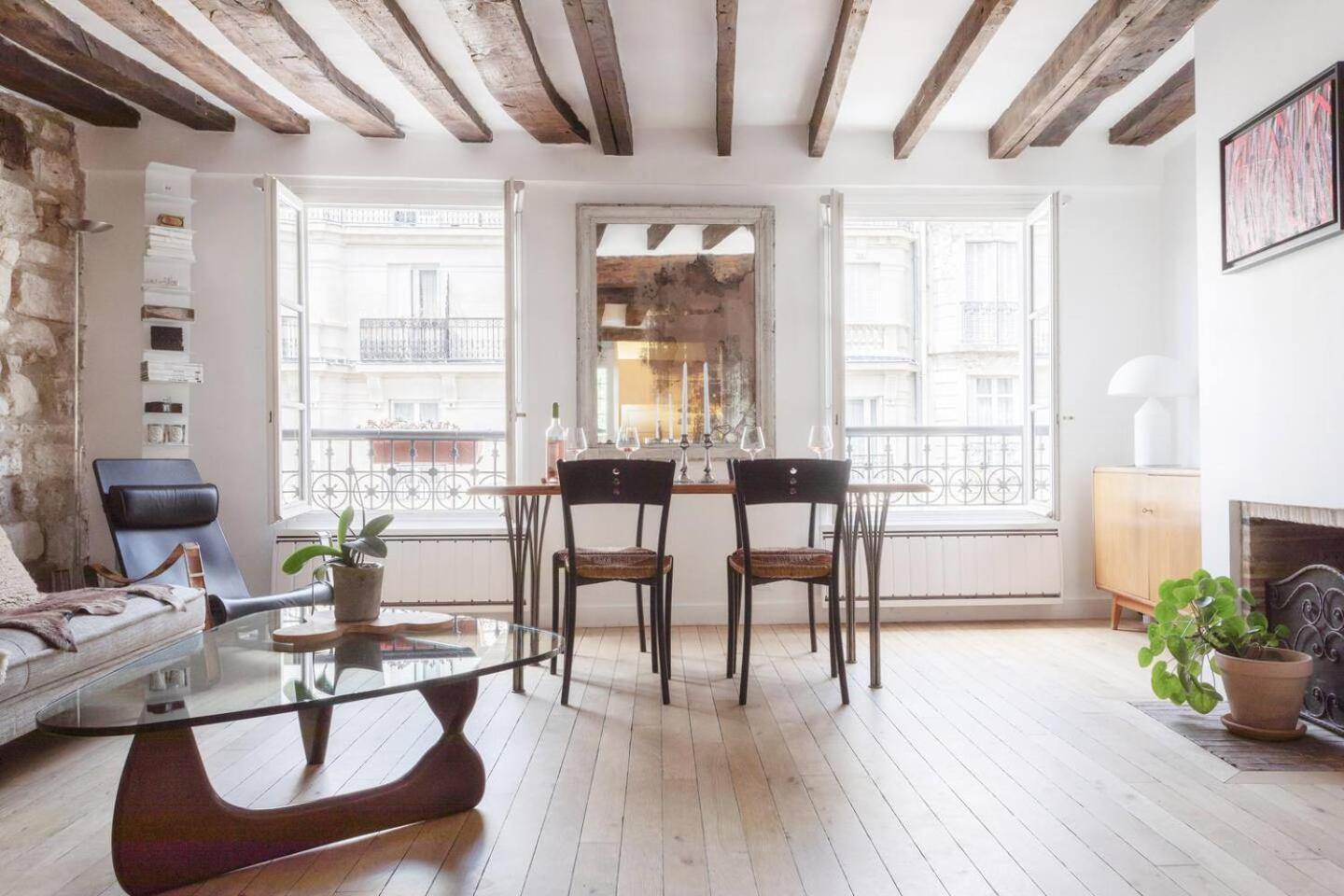 Notre-dame Stunning 2 Bedroom Air Conditioned Flat Appartement