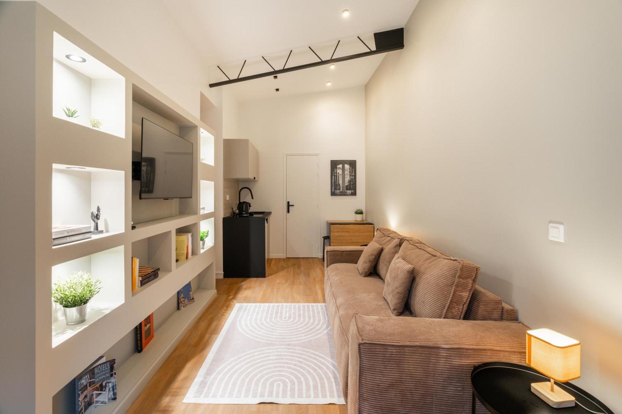 Apartment Stunning New In