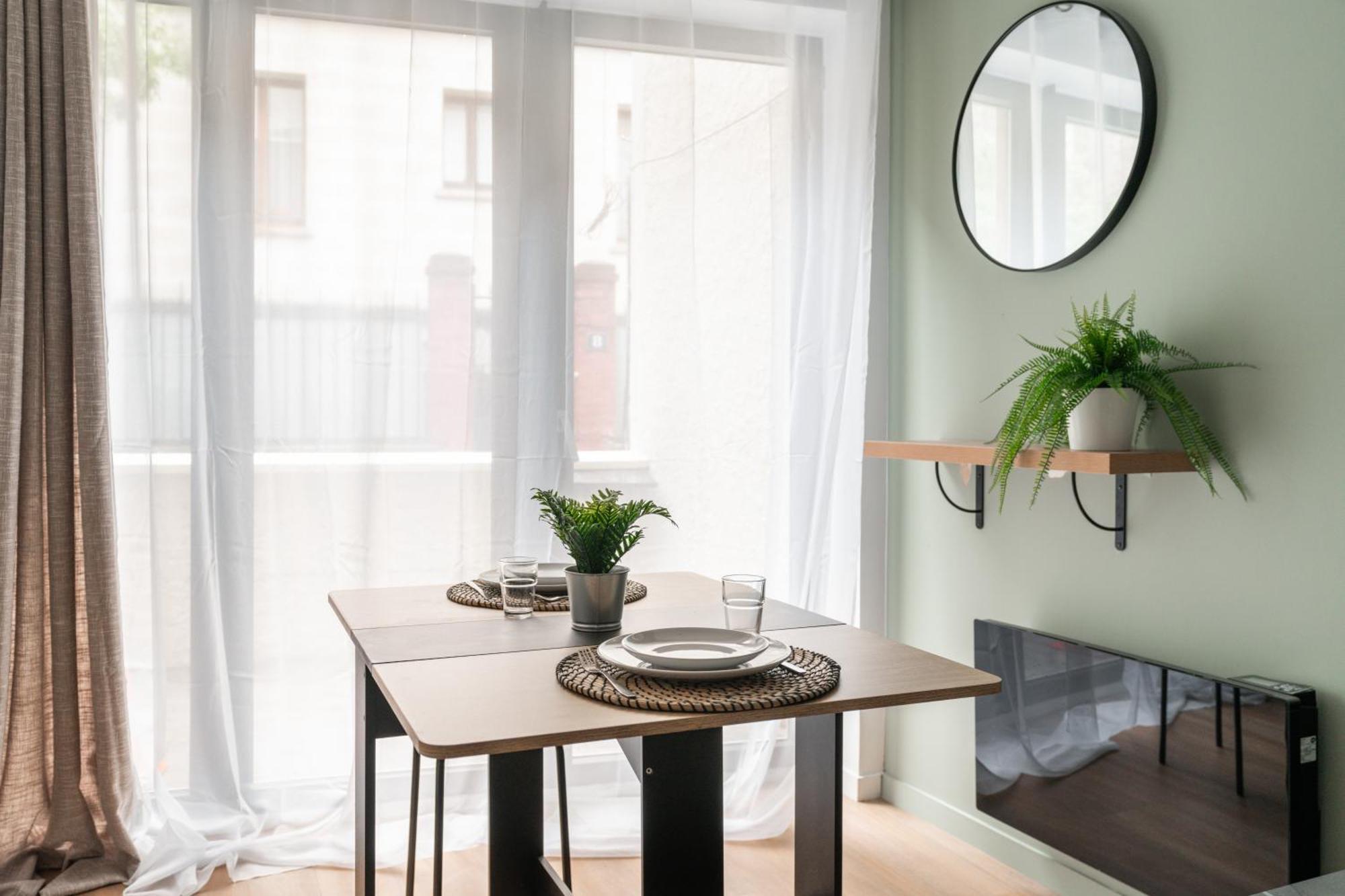 Stunning New In * Paris