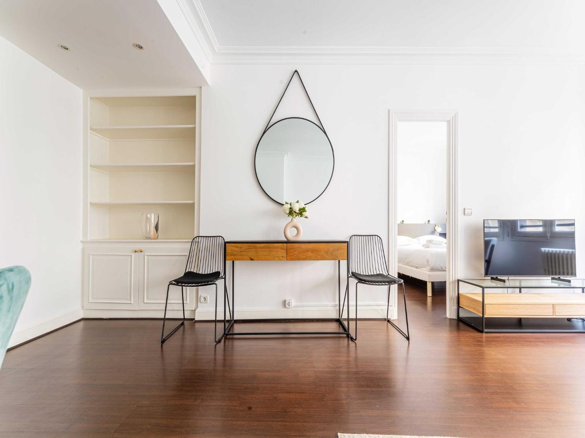 Charming 1 Bdr 2p Trocadero
