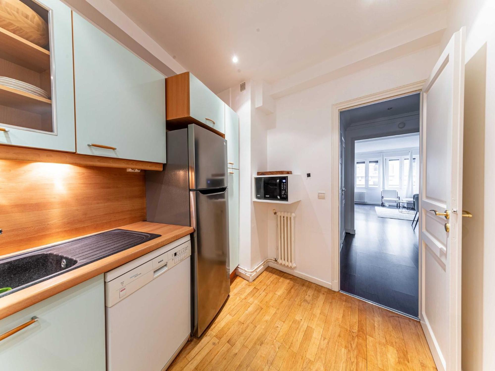 Charming 1 Bdr 2p Trocadero *