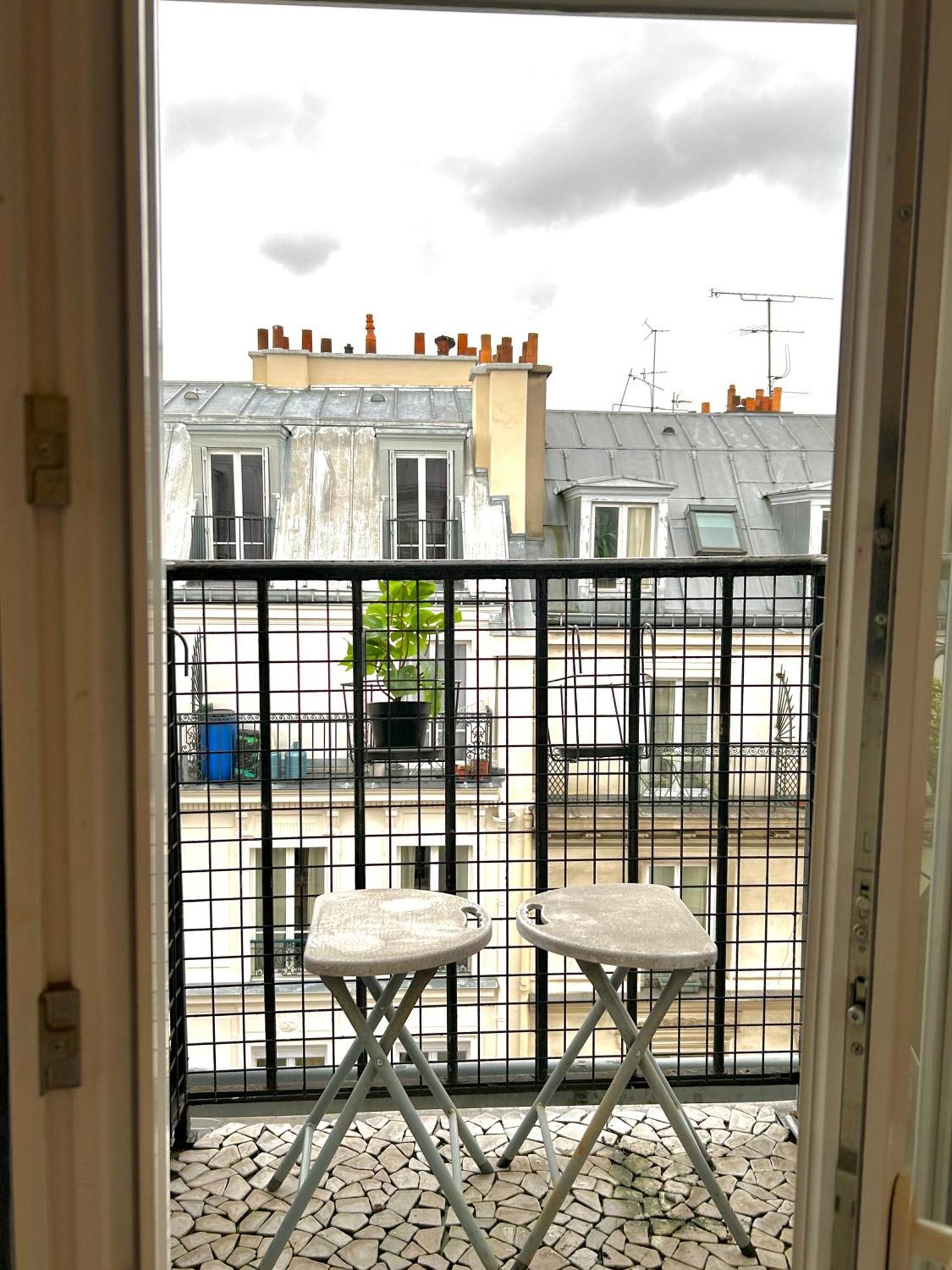 Belleville Nest Apartment