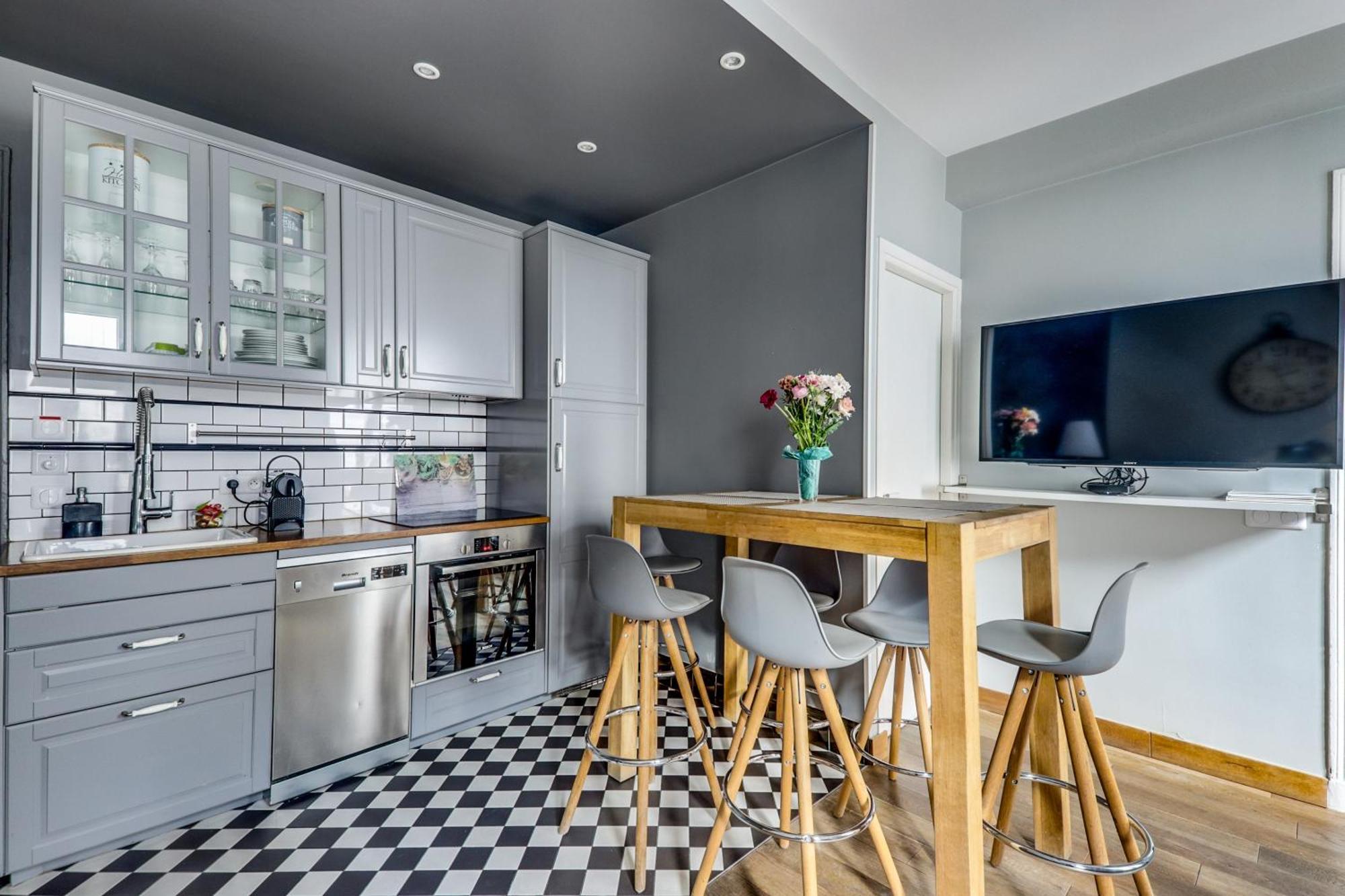 Ac & 10min From Marais & Fully Equipped *
