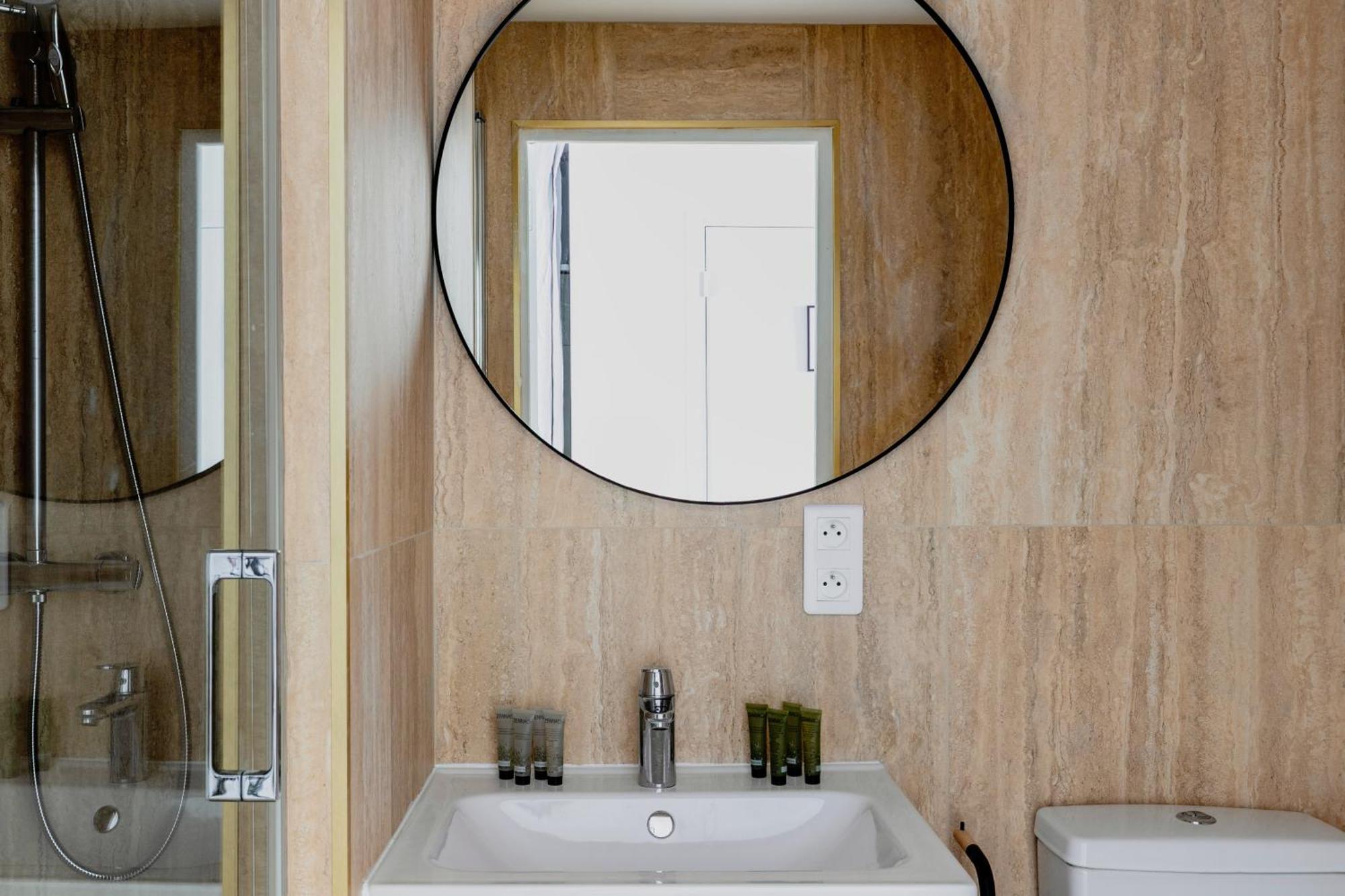 Unwind In Timeless Comfort Apartment