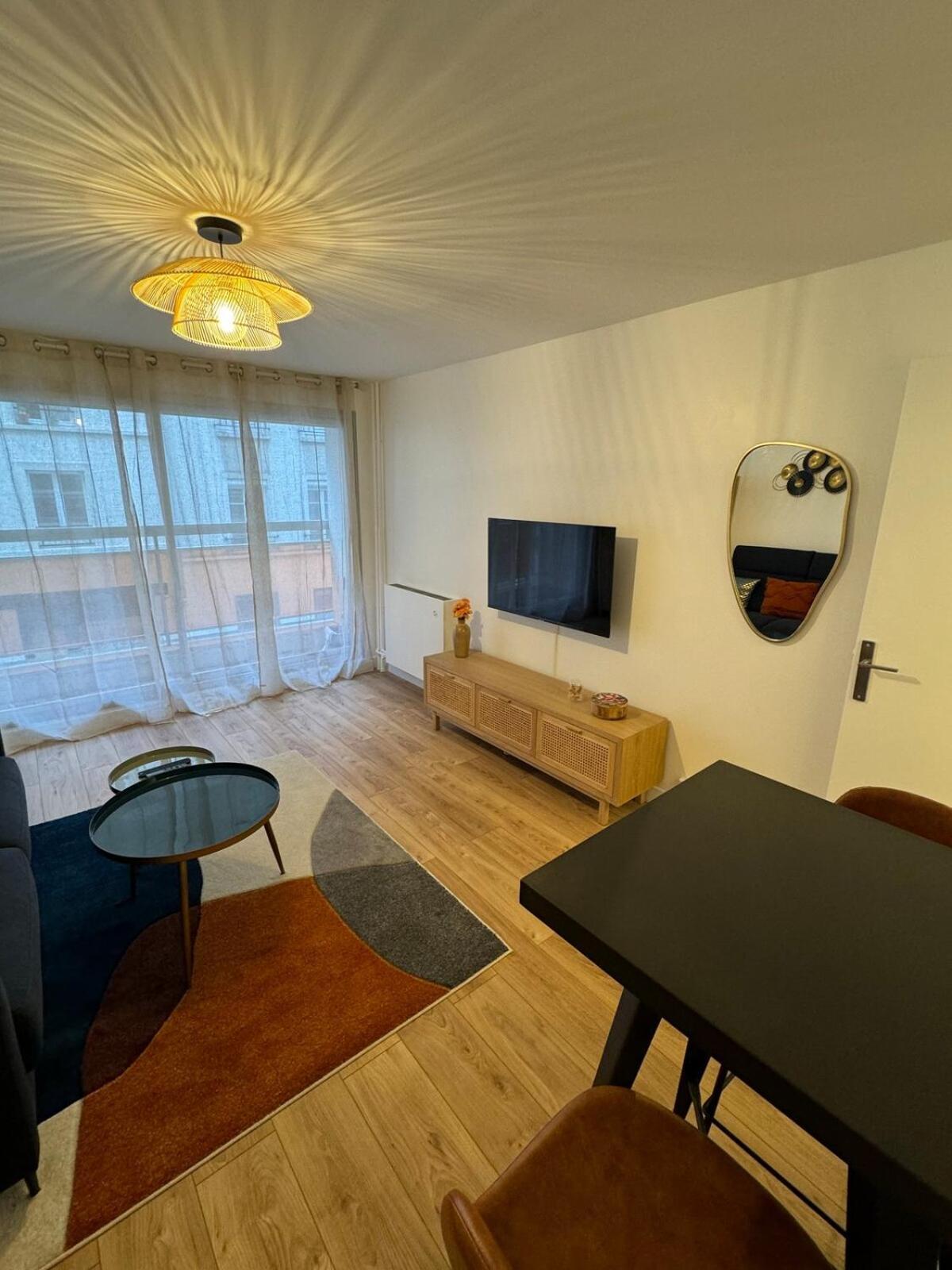 Apartment Furnished 17 Paris