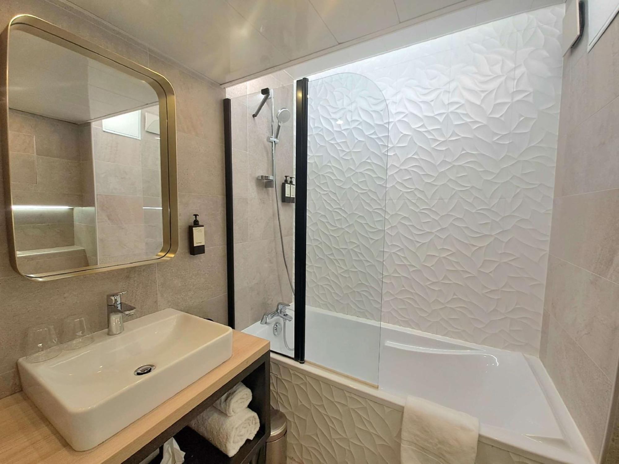 Western Opéra Batignolles Hotel 4*